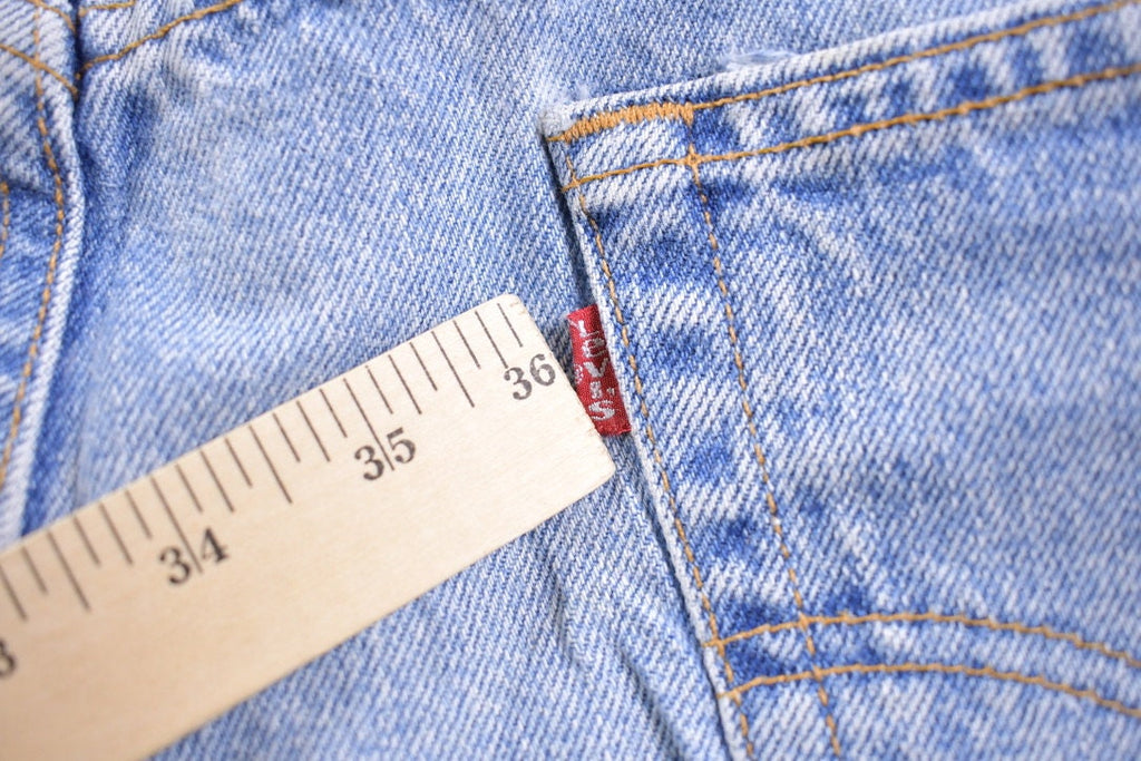 Vintage 1990s Levi 550s Red Tab Jeans Size 34 x 31