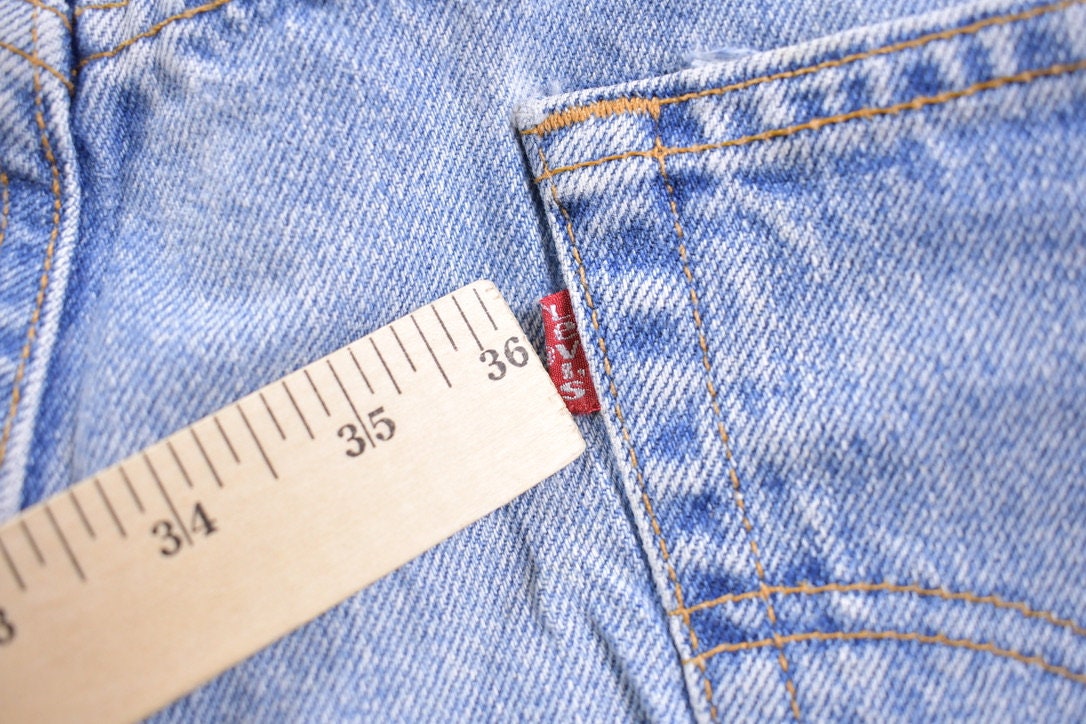 Vintage 1990s Levi 550s Red Tab Jeans Size 34 x 31