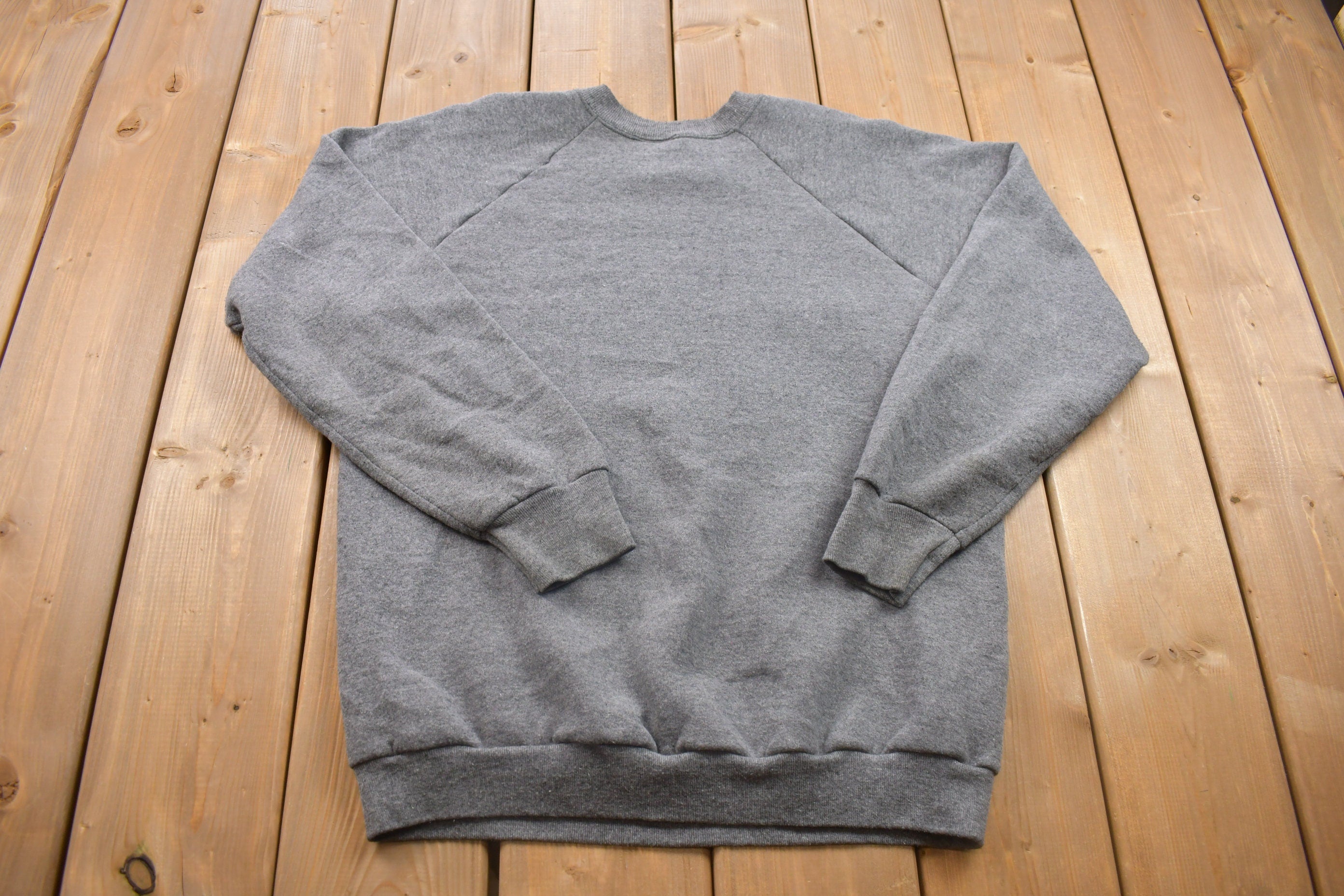 Vintage 1980s Fruit of the Loom Blank Raglan Crewneck Sweatshirt