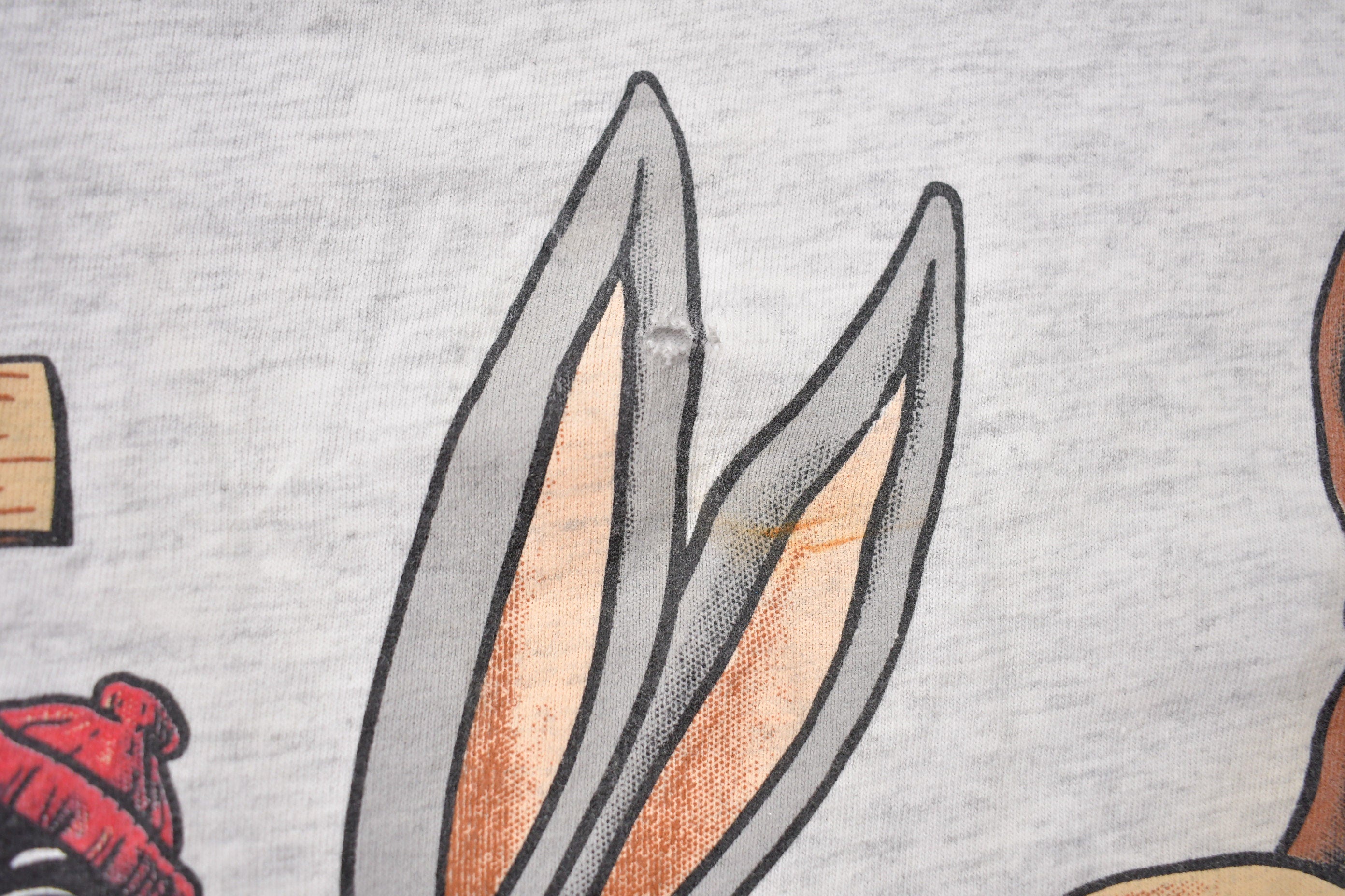 Vintage 1990s Looney Tunes Hockey Graphic T-Shirt