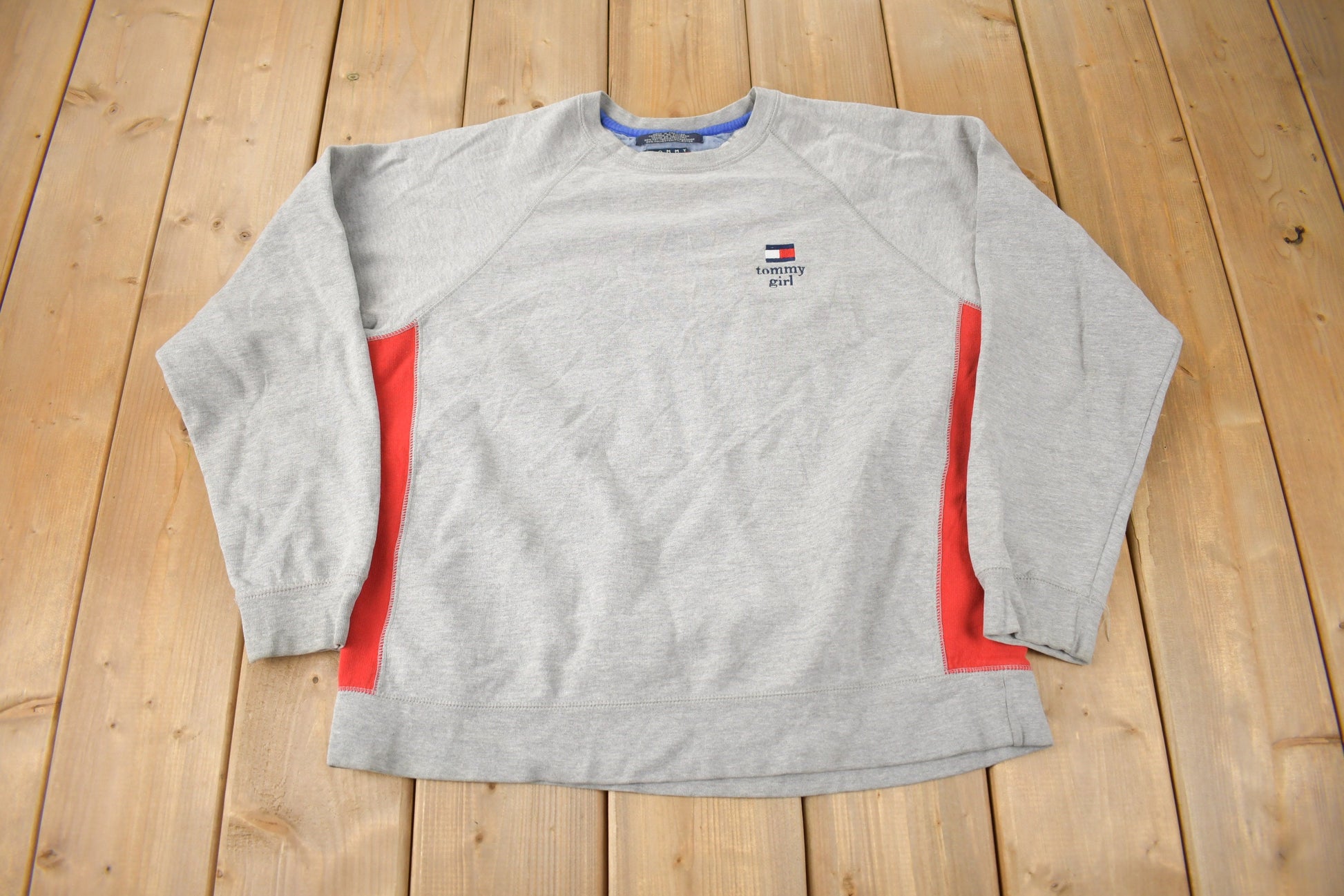 Vintage 1990s Tommy Hilfiger Tommy Girl Embroidered Crewneck Sweatshirt Size M