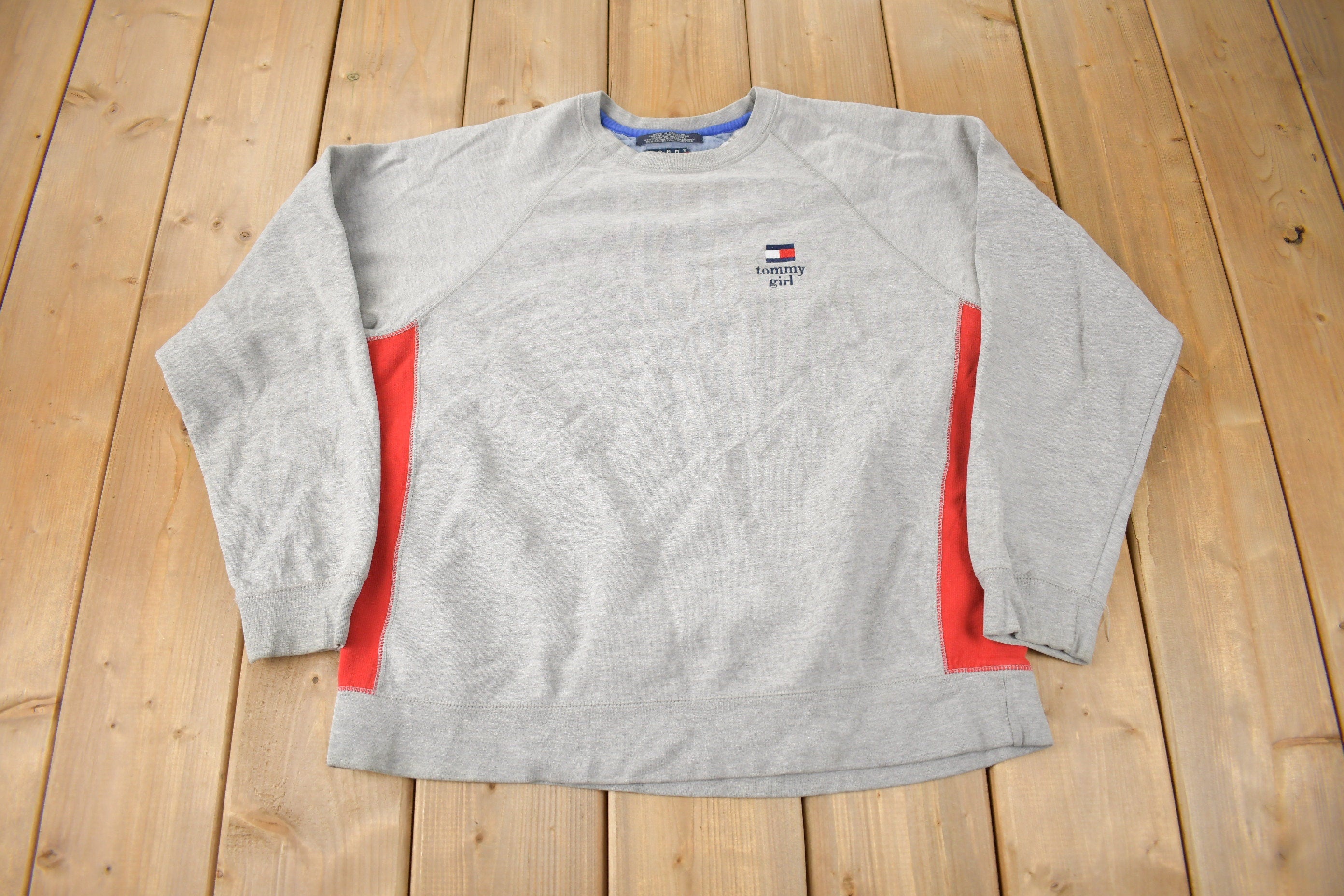 Vintage 1990s Tommy Hilfiger Tommy Girl Embroidered Crewneck Sweatshirt Size M