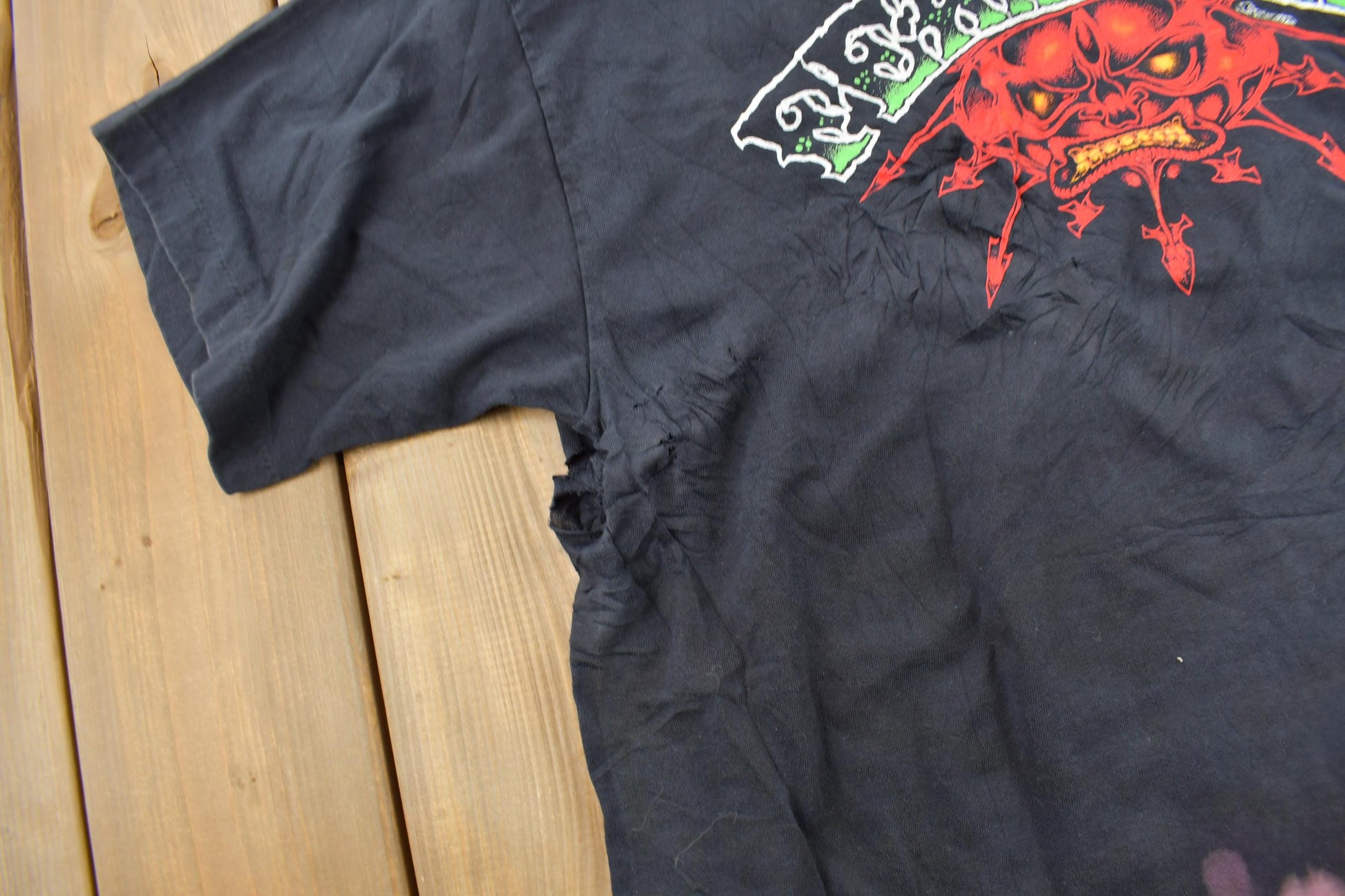 Vintage 1990s FEARLESS All Over Print Skull Graphic T-Shirt /