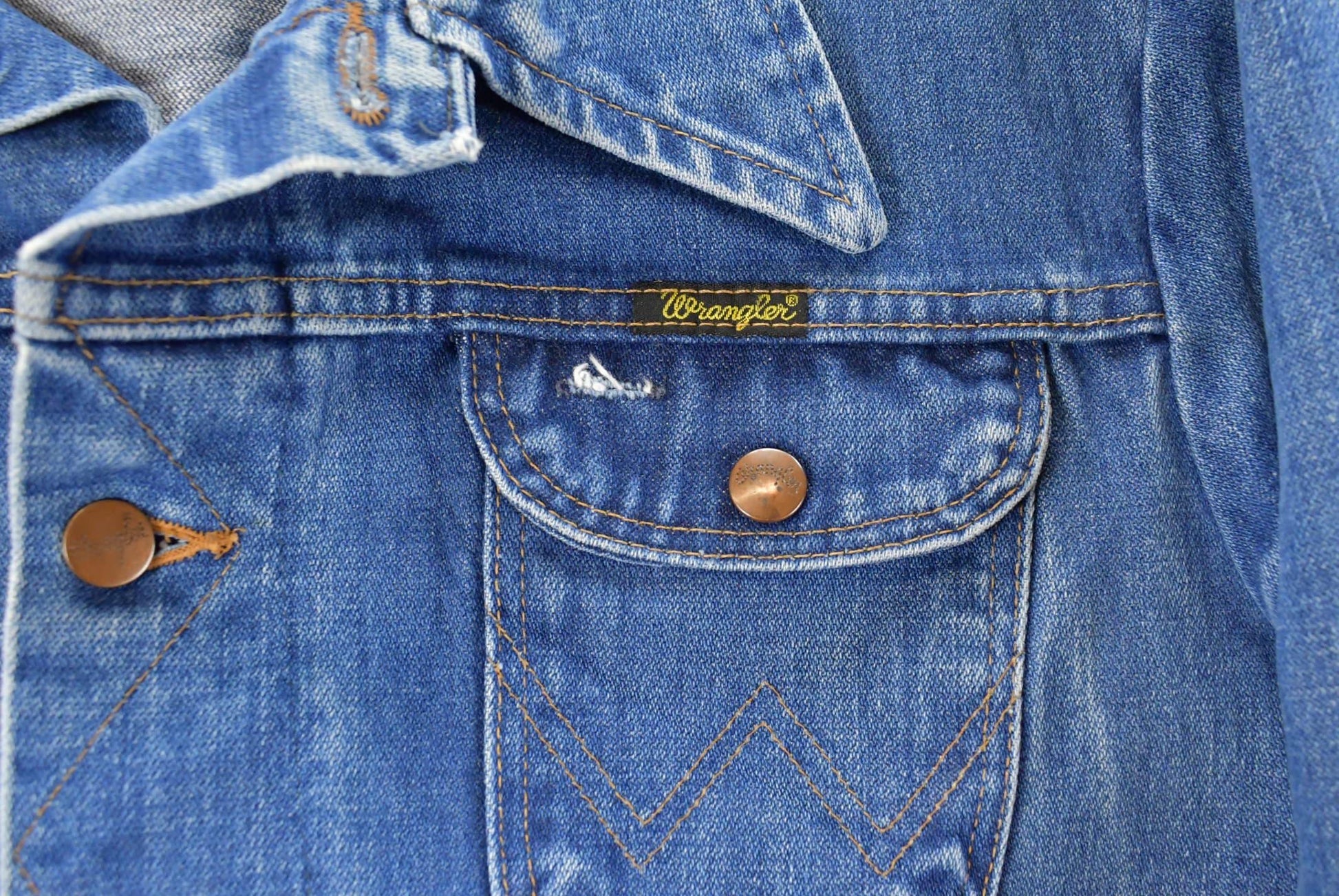 Vintage 1970s Wrangler Workwear Distressed Denim Trucker Jean Jacket Men's S