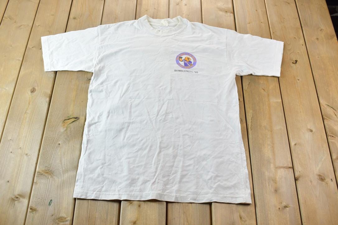 Vintage 1995 Wilfrid Laurier Homecoming Collegiate Graphic T-Shirt