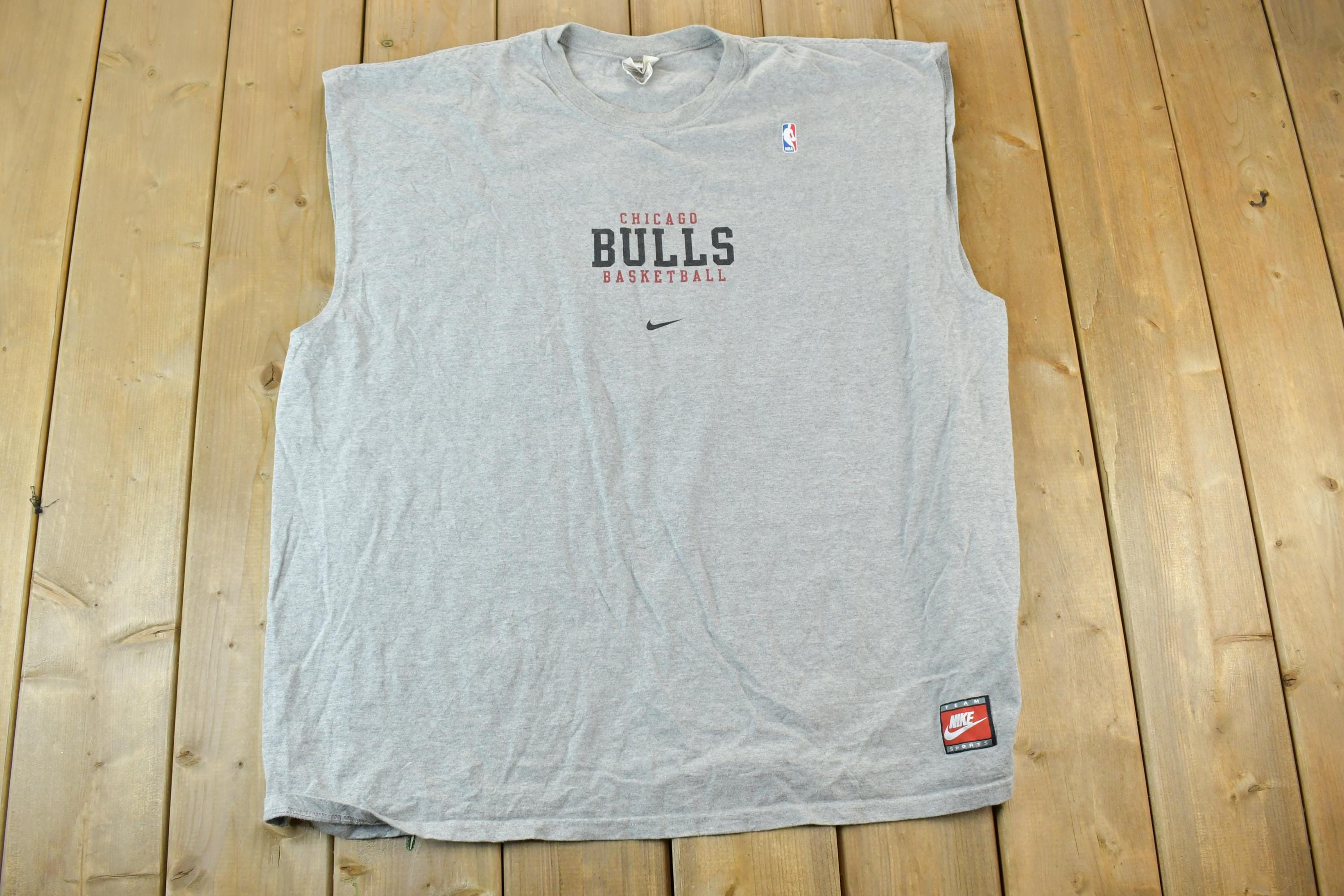 Vintage 1990s Nike Chicago Bulls NBA Graphic T-Shirt