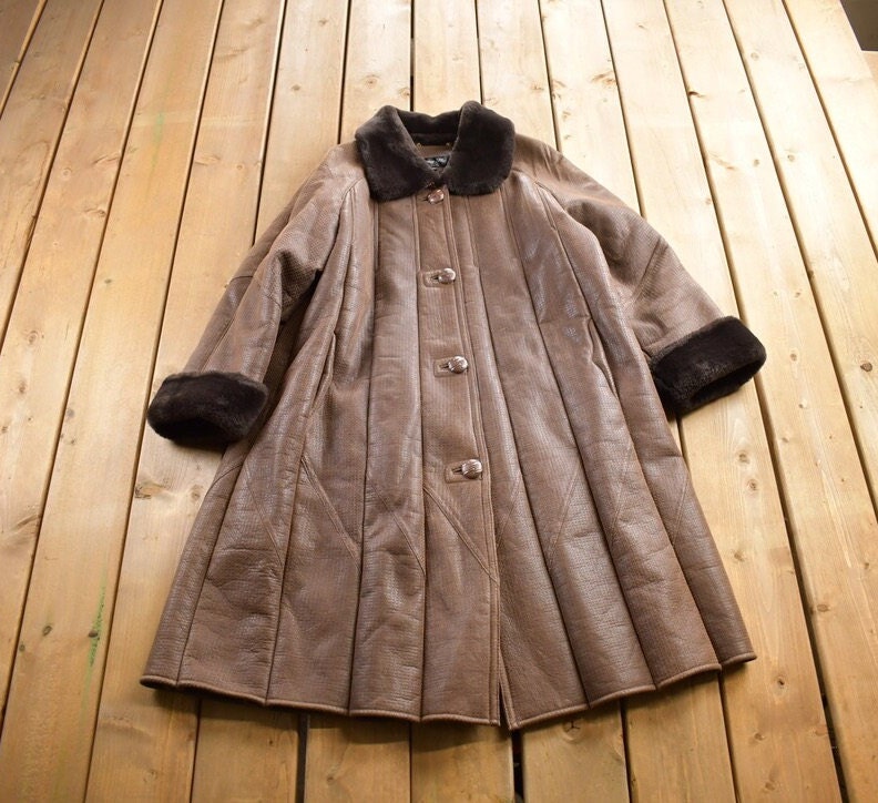 Vintage 1970s Sung Ho Women's Full Length Leather Fur Lined Trench Coat Size 52