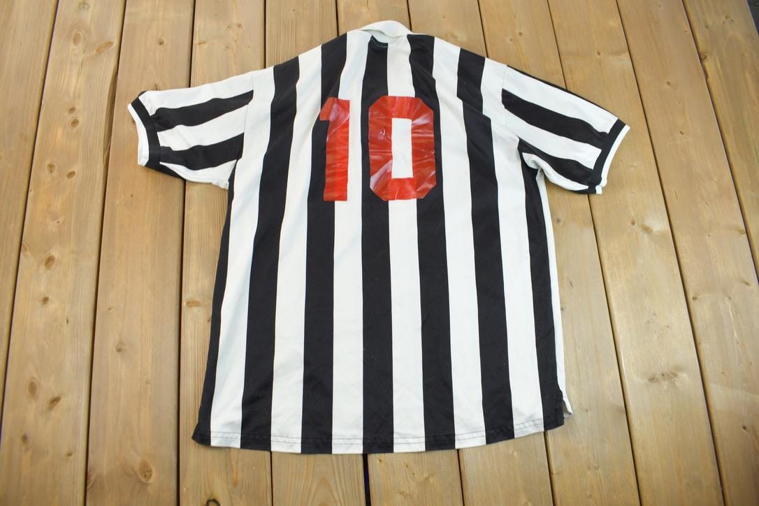Vintage 1999 Kappa Juventus Home Soccer Jersey