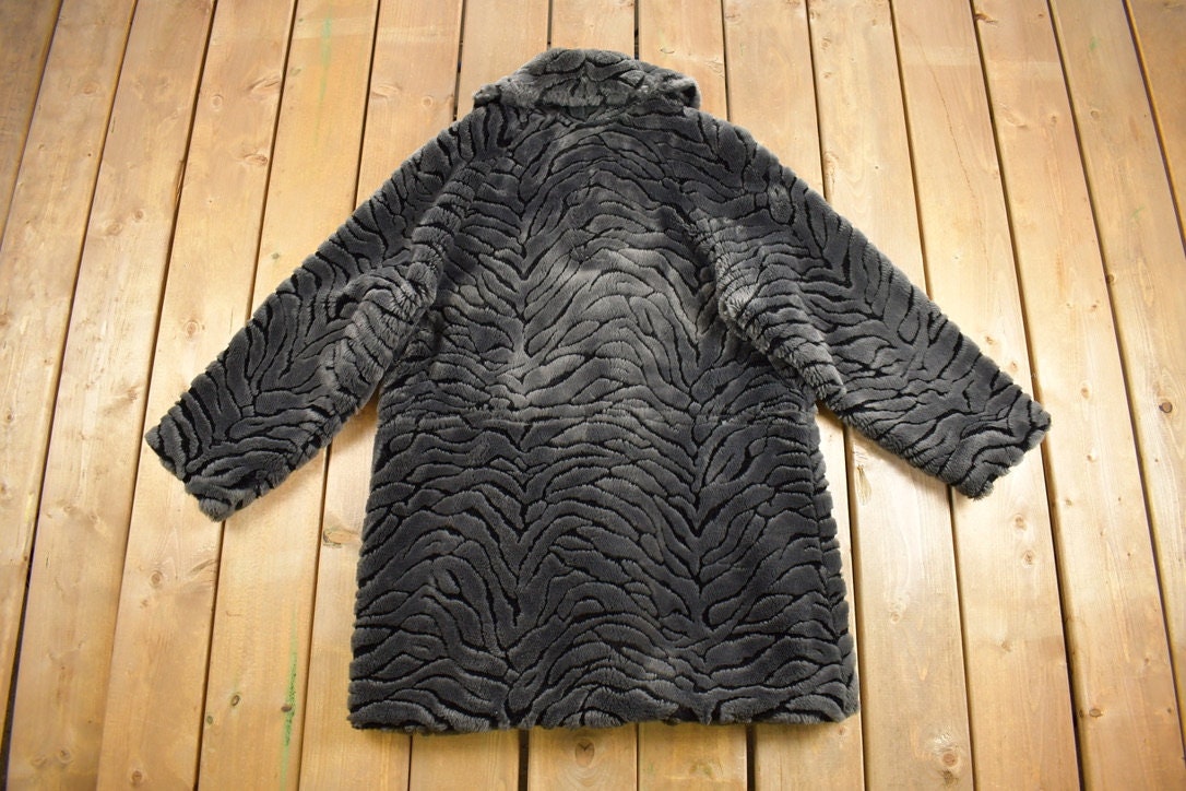 Vintage 1980s Elegant Design Faux Fur Coat / Abstract Pattern / Winter Outerwear / Streetwear / Overcoat / Made In Canada / 80s Coat