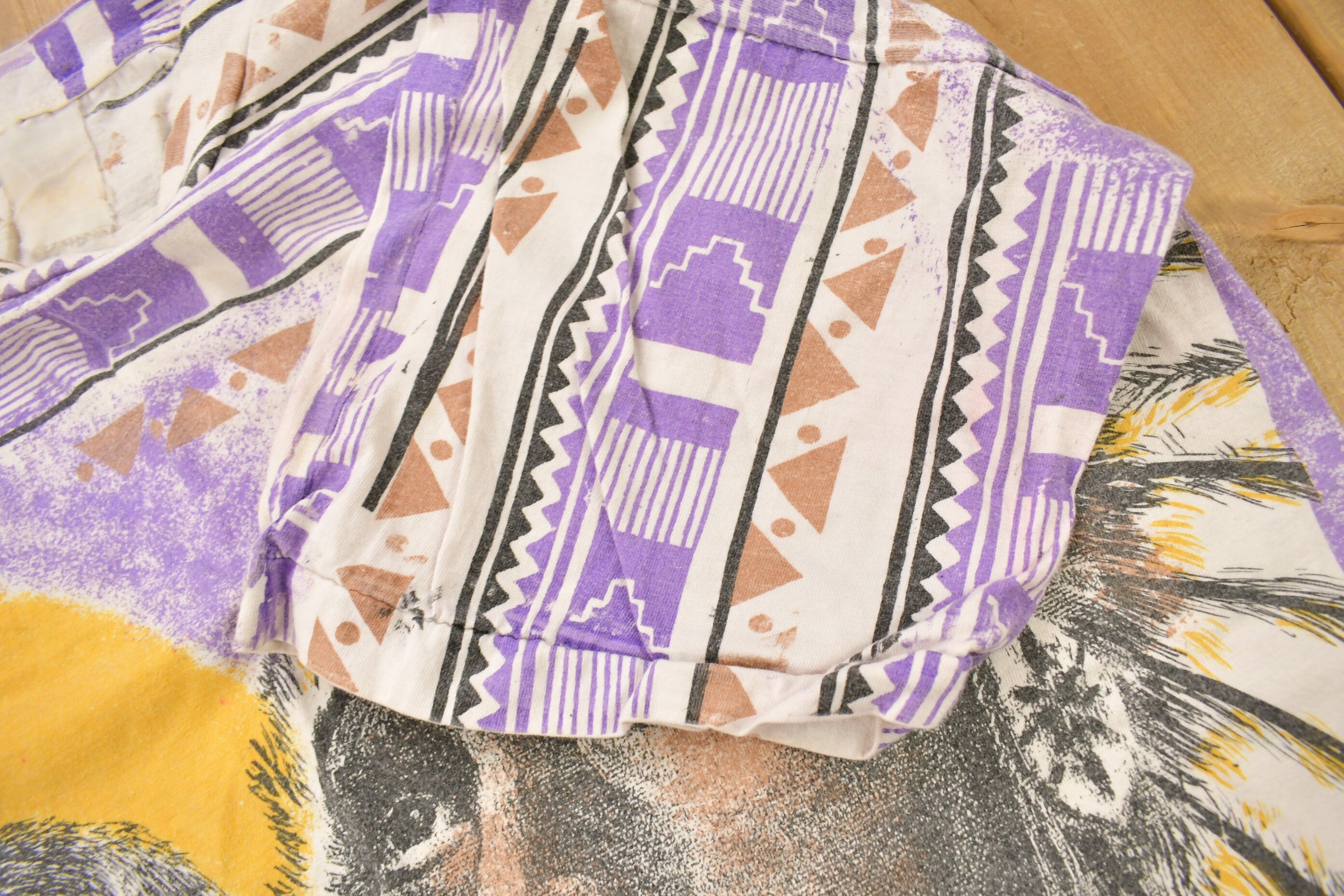 Vintage 1990s Native American Wolf Theme All Over Print Graphic T-Shirt