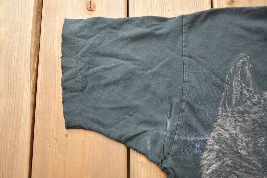 Vintage 1990s Wolf Theme All Over Print Graphic T-Shirt