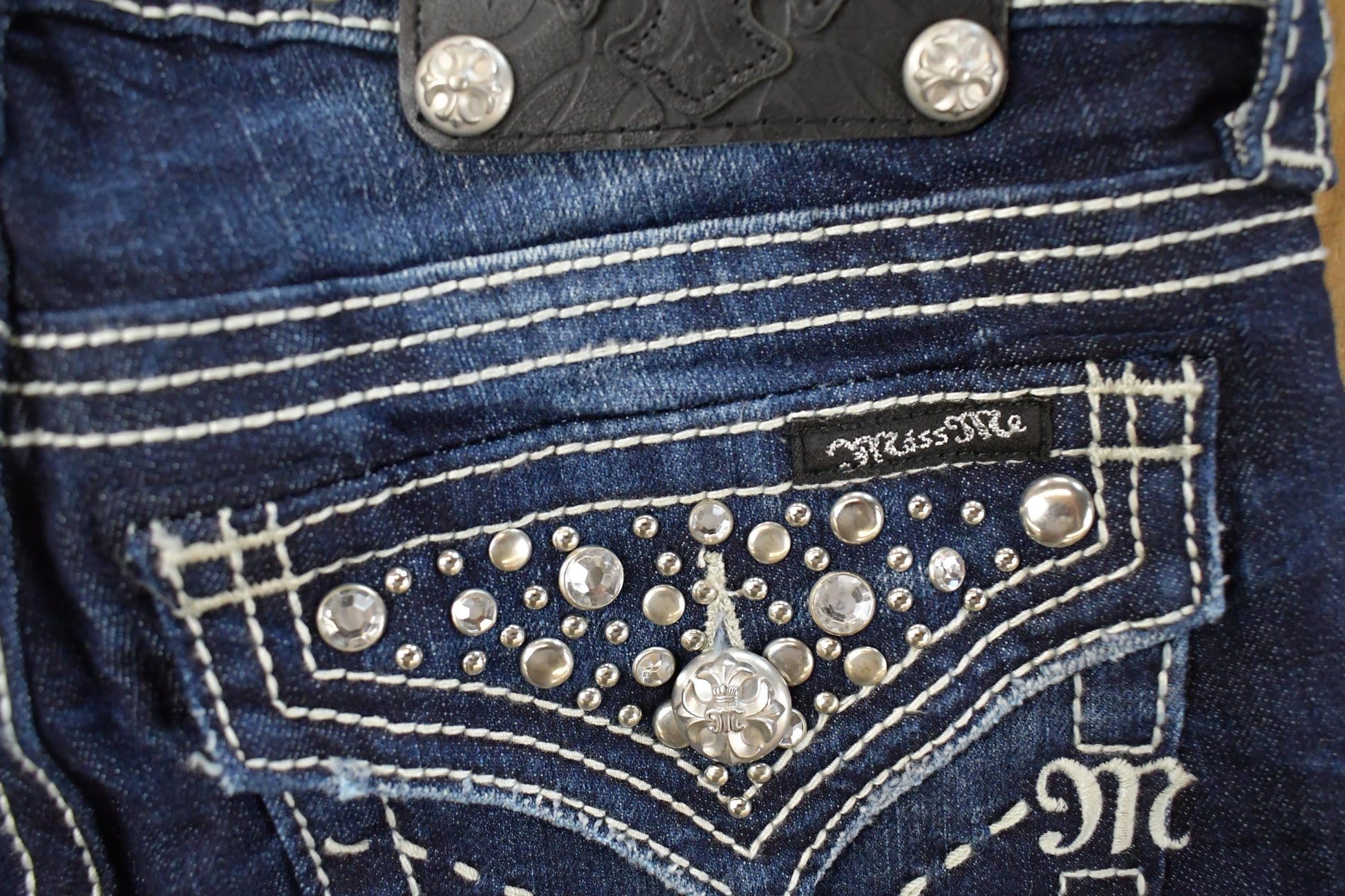 Vintage Y2K Miss Me Bedazzled Low Rise Jeans Women's Size 26x31