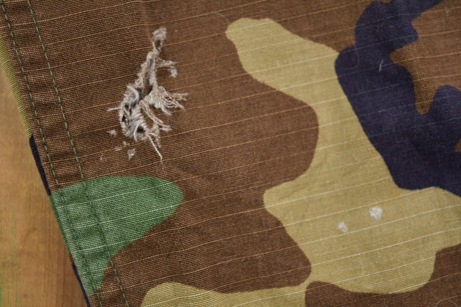 Vintage 1990s Army Camouflage Cargo Pants Size 32 x 30 / Streetwear / Army Pants / Military Pant's / Vintage Cargos / Made In