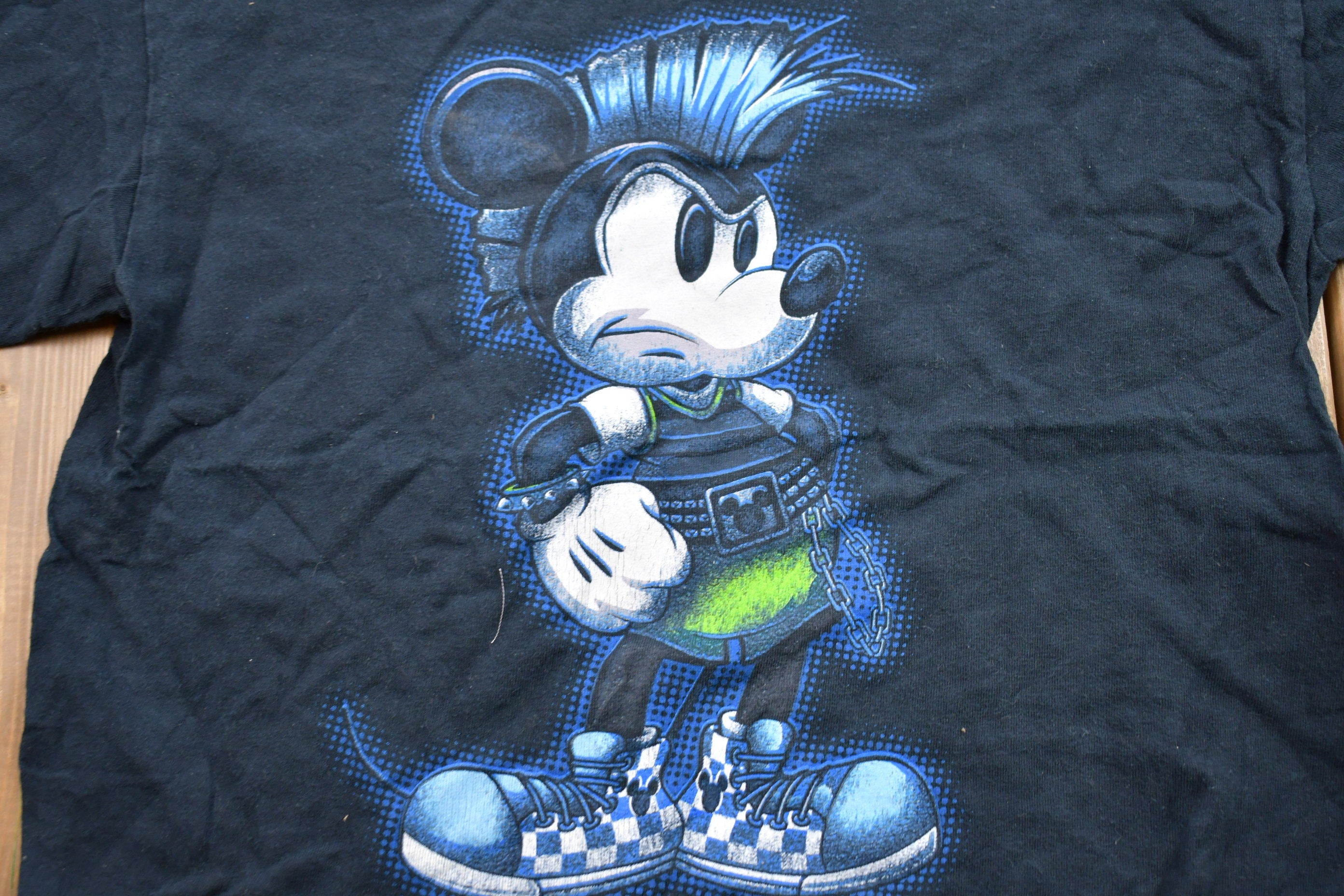 Vintage 1990s Mickey Mouse Graphic T-Shirt / Graphic / 80s / 90s / Streetwear / Retro Style / 90s Mickey Mouse / Disney Tee