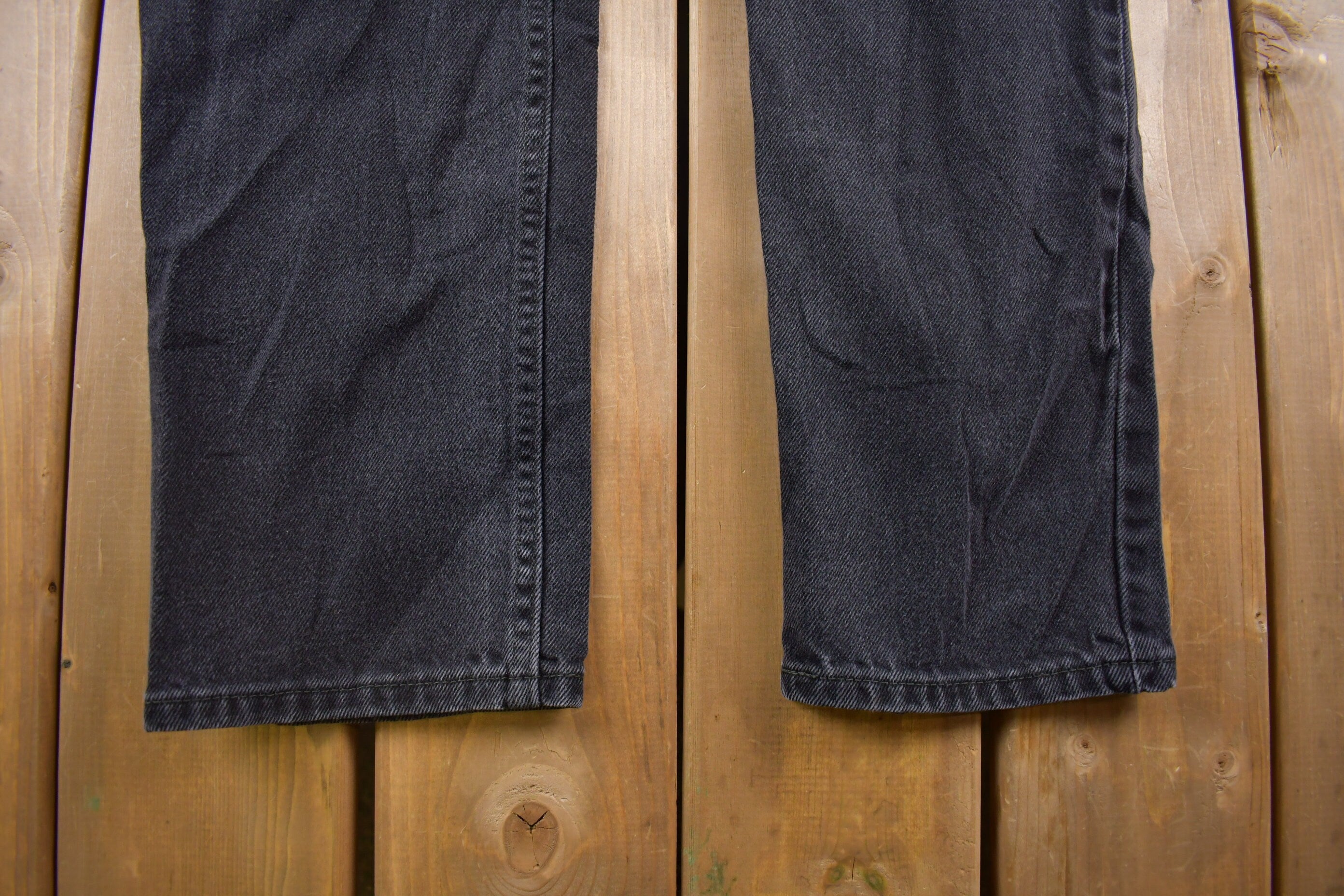 Vintage 1990s Levi's Distressed 550 Red Tab Jeans Size 30 x 32