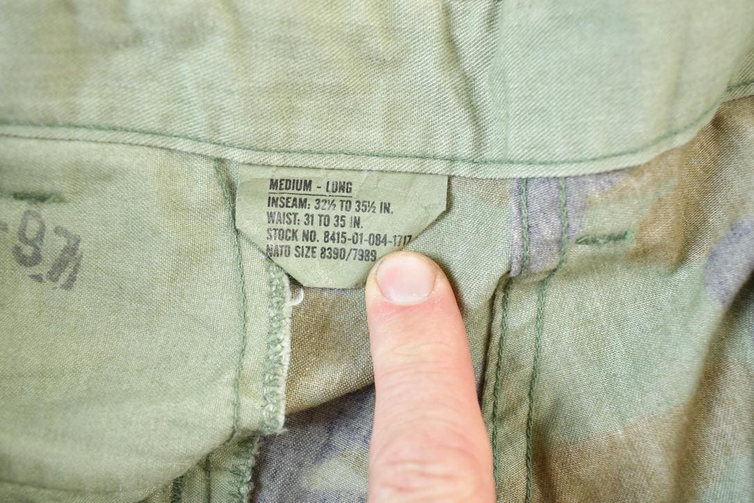 Vintage 1990s Army Camouflage Cargo Pants Size 31 x 32 / Streetwear / Army Pants / Military Pant's / Vintage Cargos / Made In