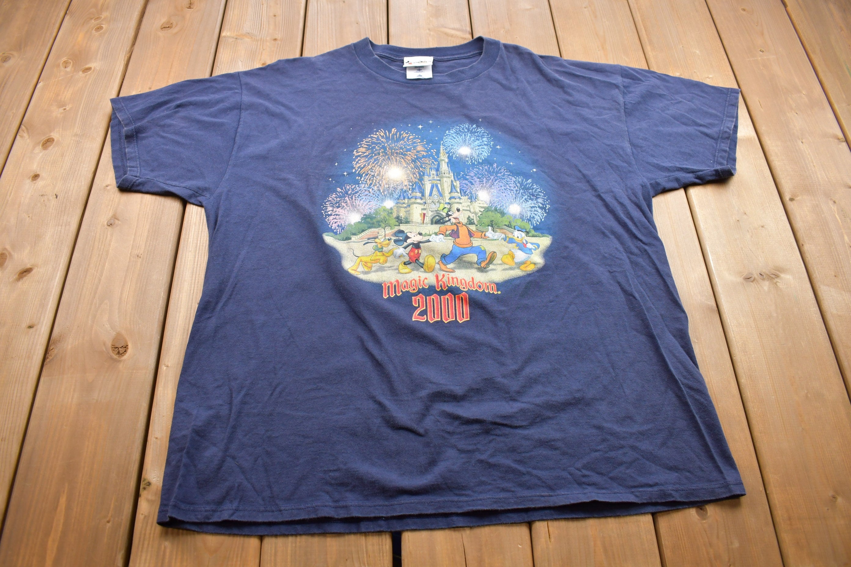 Vintage 2000 Disney World Magic Kingdom Graphic T Shirt