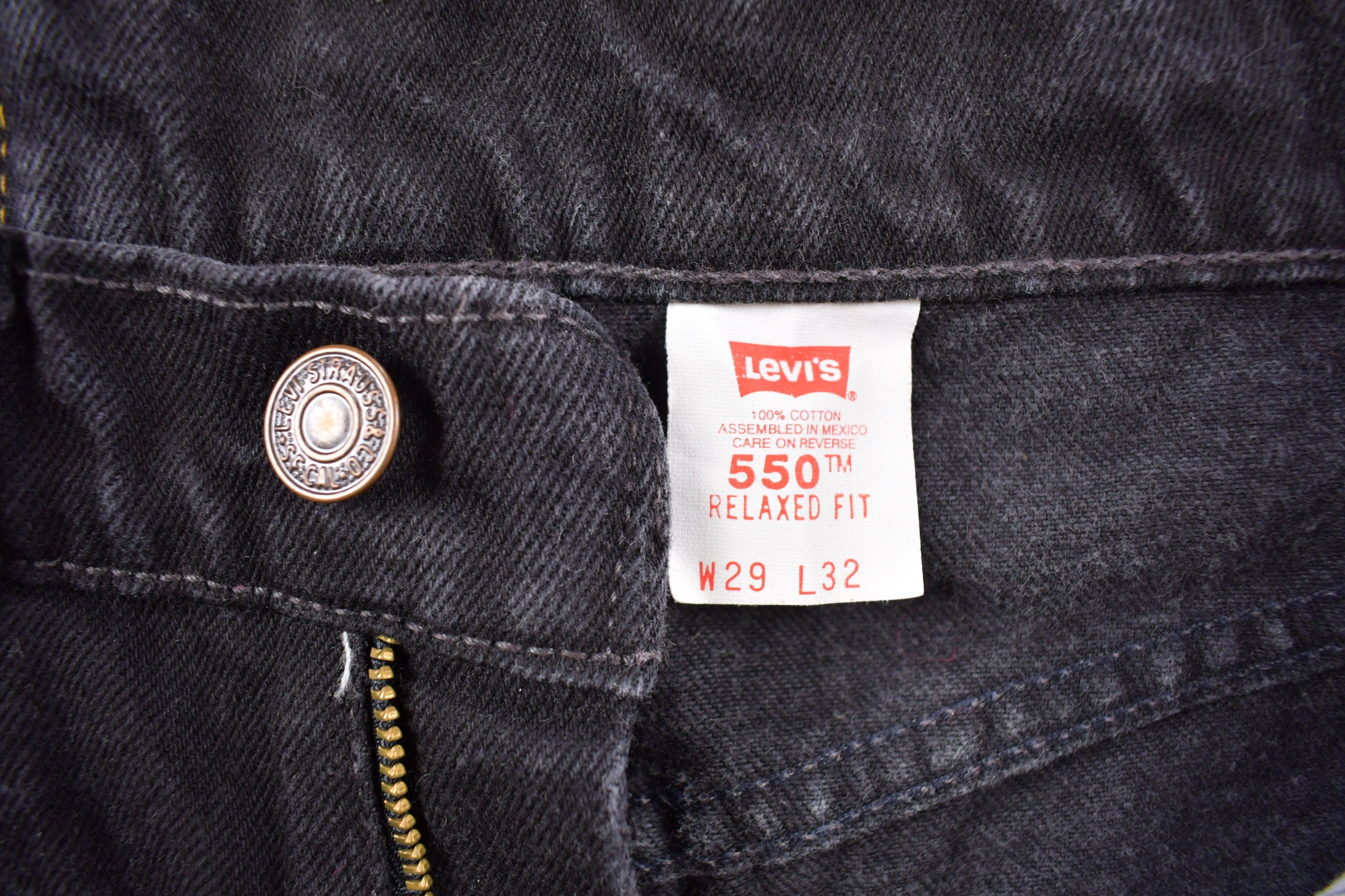 Vintage 1990s Levi's 550 Red Tab Black Denim Jeans Size 26 x 32