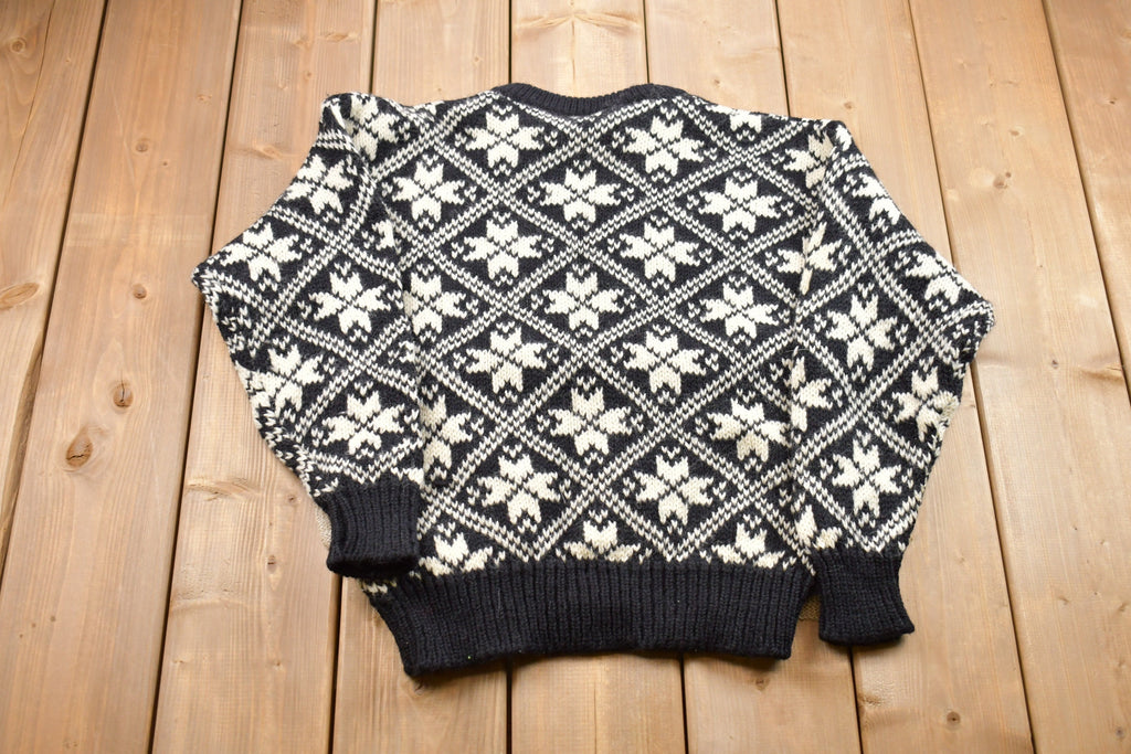 Vintage 1990s Eskimo All Over Print Knitted Sweater