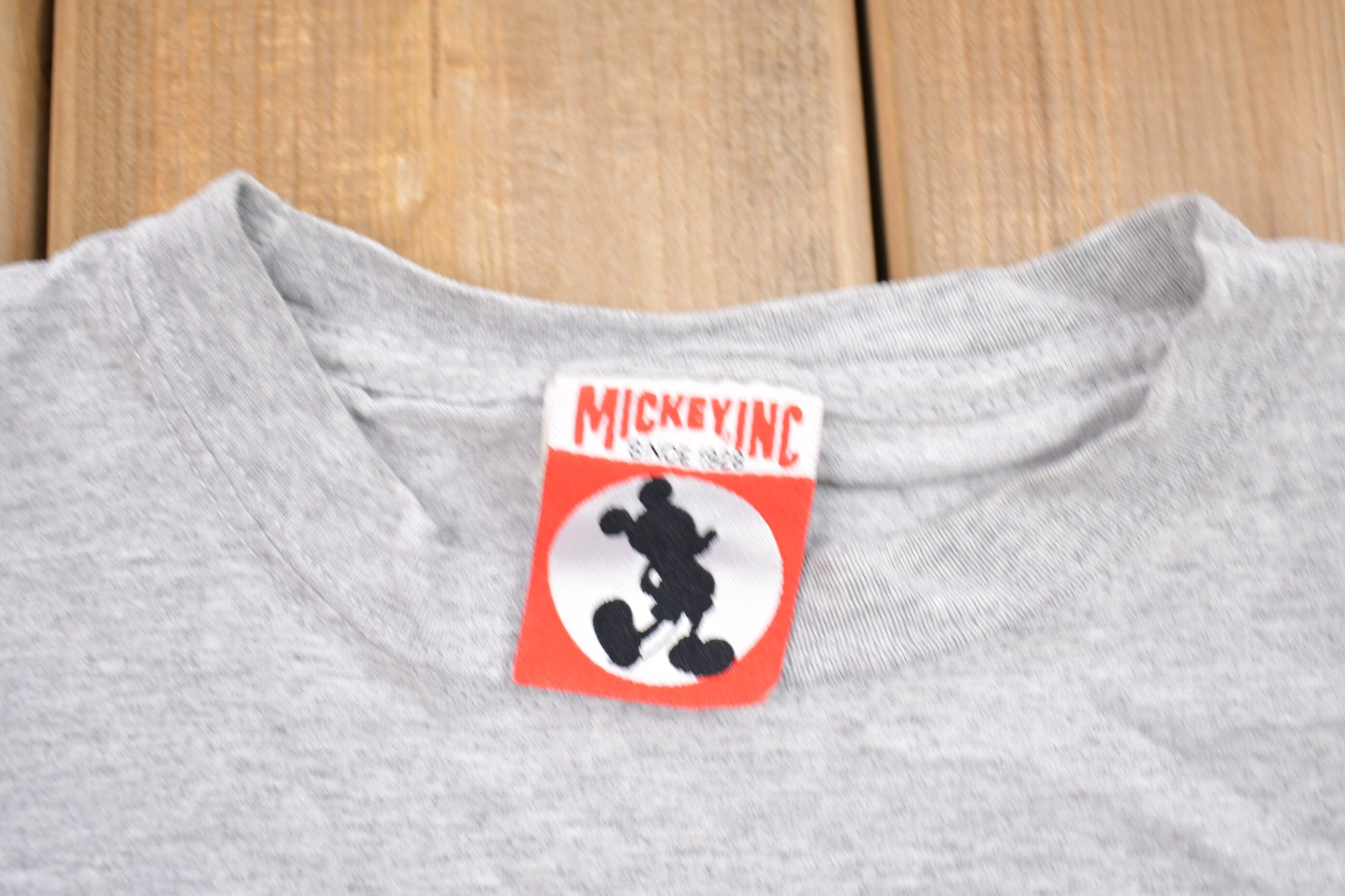 Vintage 1990s Walt Disney World Mickey Mouse Graphic T-Shirt
