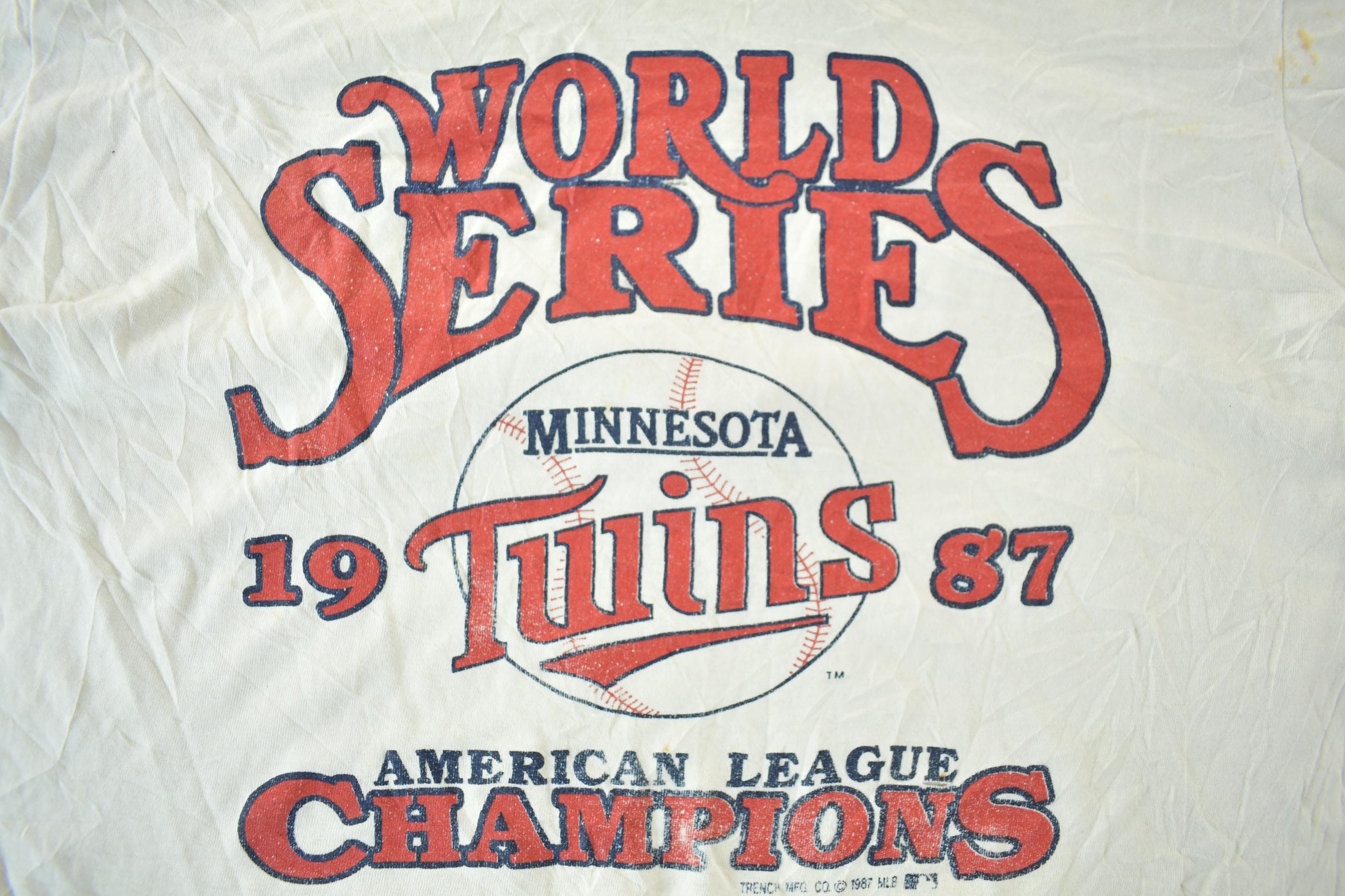 Vintage 1987 Minnesota Twins MLB Graphic T-Shirt