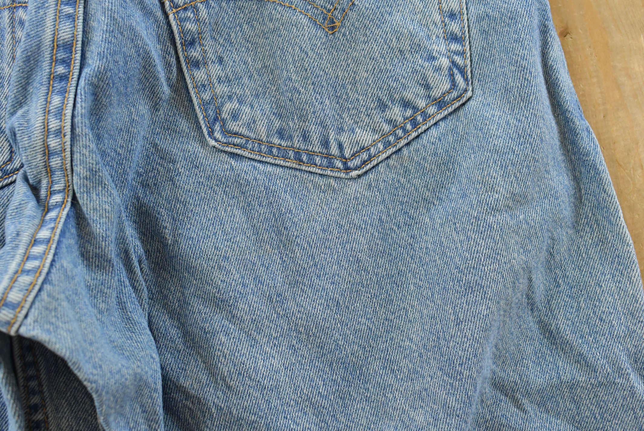 Vintage 1990s Levi's 560 Loose Fit Denim Blue Jeans Size 30 x 32 / 90s Levi's / Distressed Sun Faded Jeans / Made in USA / Streetwear