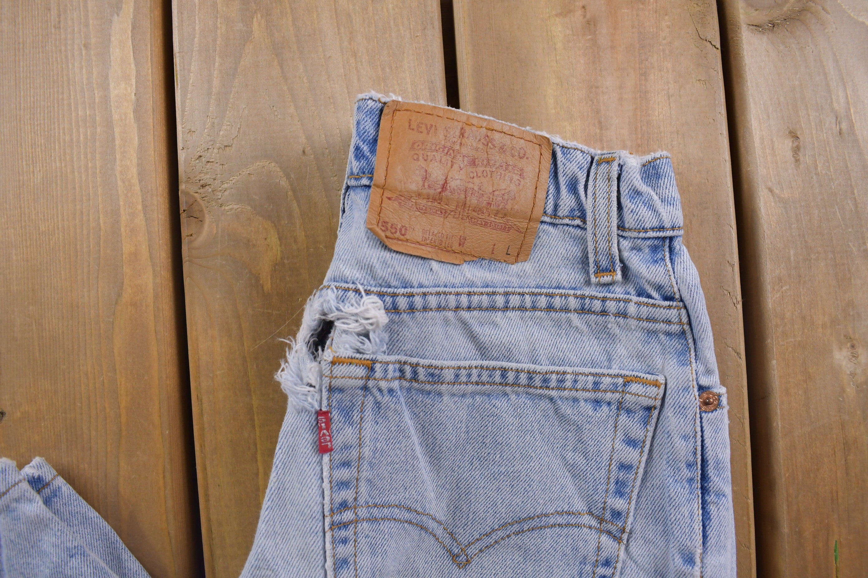 Vintage 1990s Levi's 550 Red Tab Distressed Jeans Size 26 x 32
