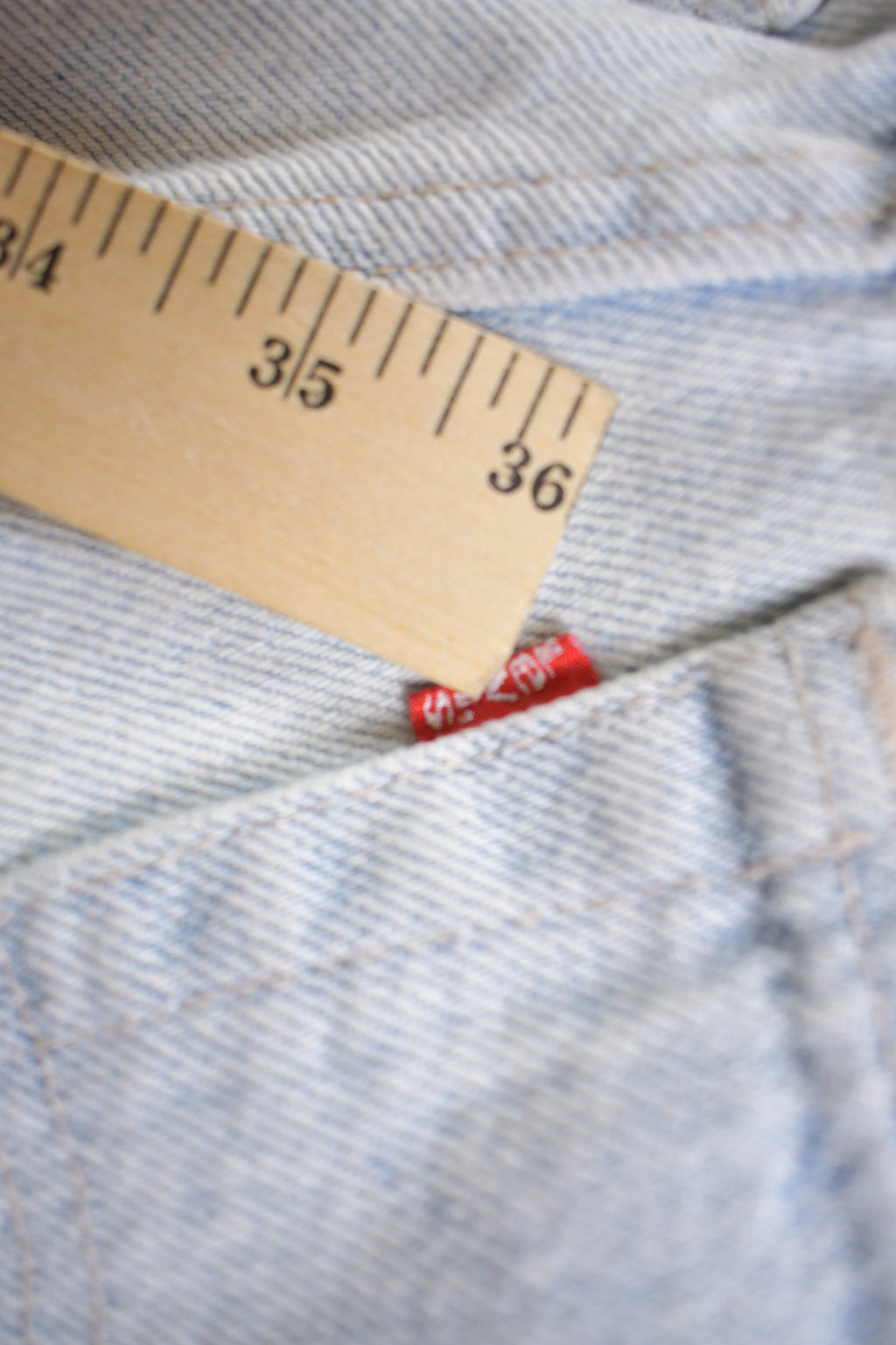 Vintage 1980s Levi 550s Red Tab Jeans Size 32 x 30