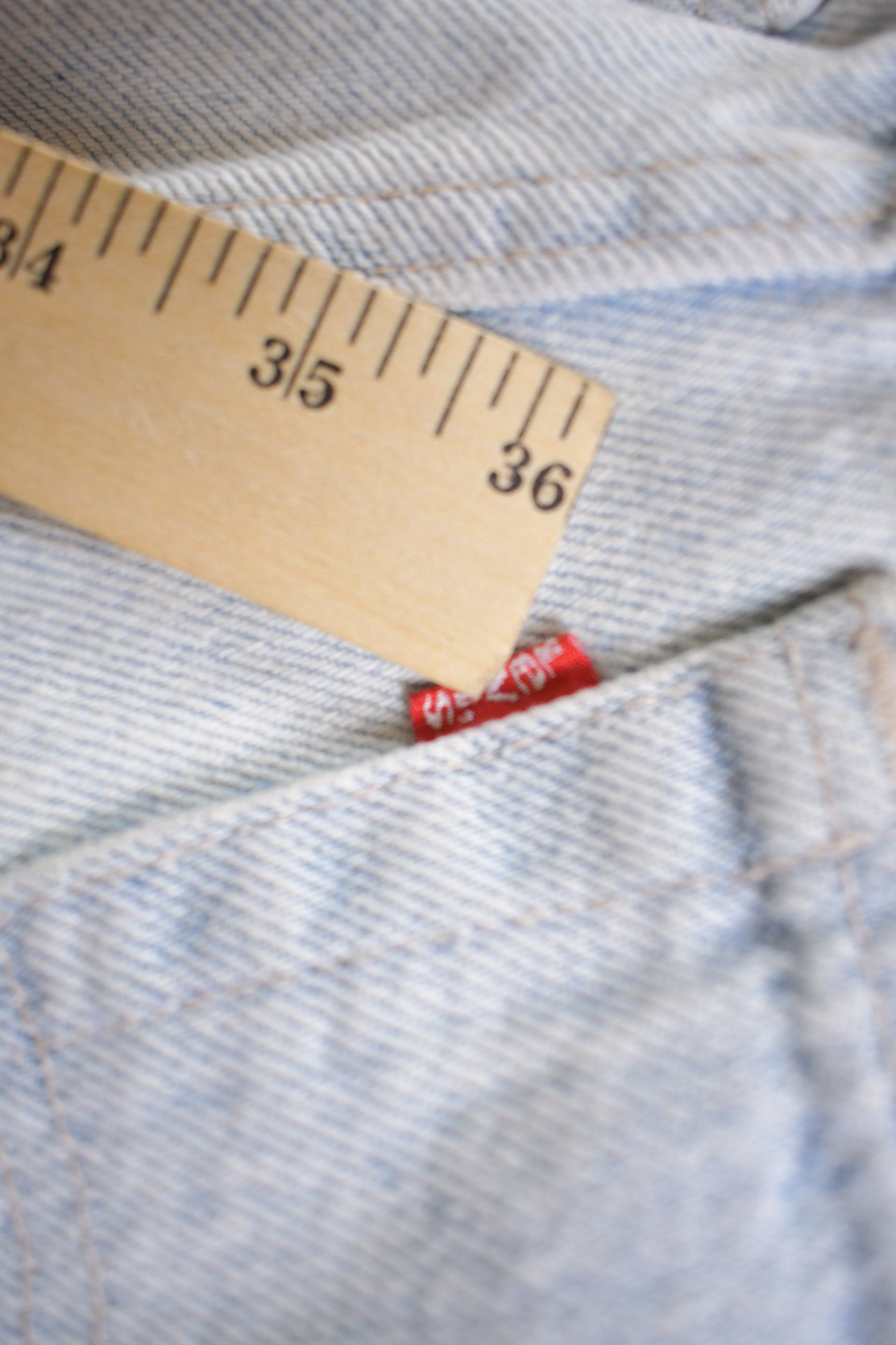 Vintage 1980s Levi 550s Red Tab Jeans Size 32 x 30