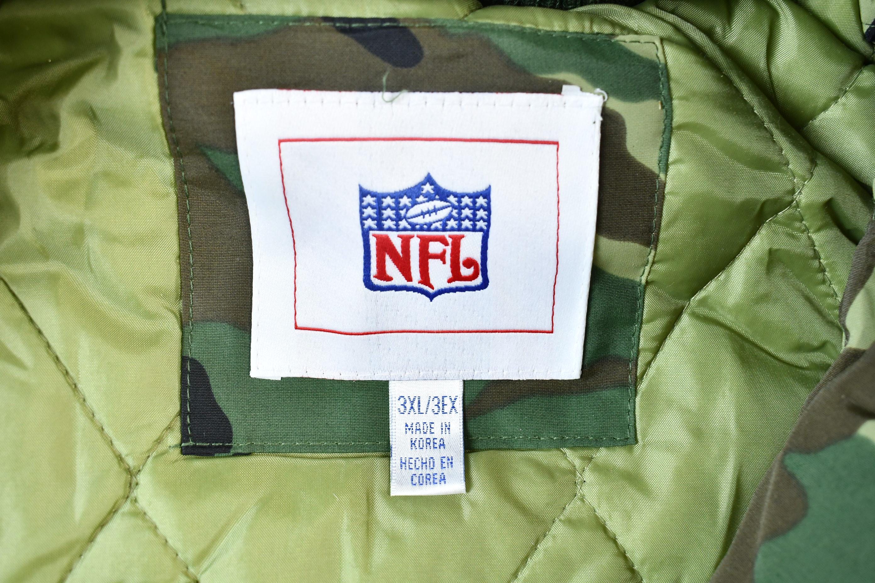 Vintage 1990s Camo Pittsburgh Steelers NFL Football Hooded Puffer Jacket