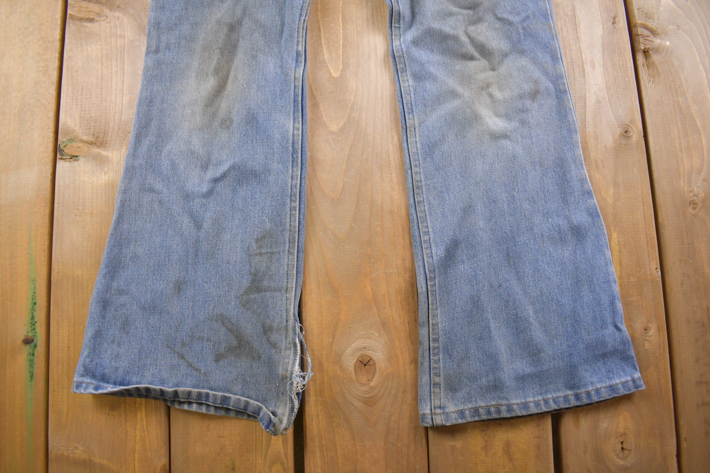 True Vintage 1970's Plain Pocket's Flared Distressed Blue Jeans 30 x 29