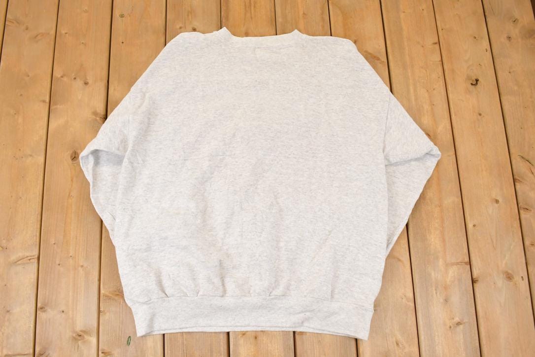 Vintage 1990s Cute Playing Kitty Butterfly Graphic Print Crewneck Sweatshirt Women's XL