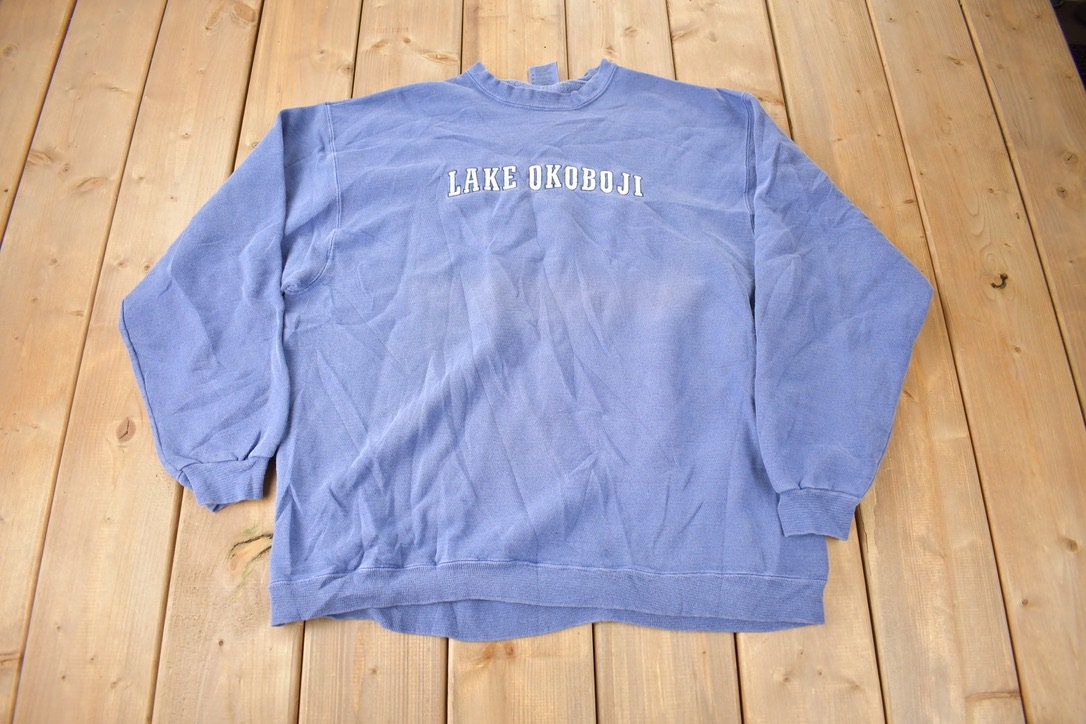 Vintage 1990s Lake Okoboji Embroidered Souvenir Crewneck Sweatshirt made In USA