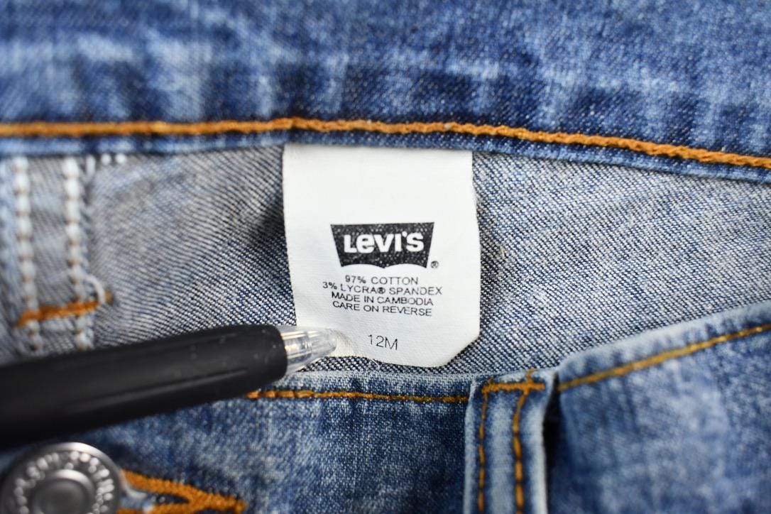 Vintage 2000s Levis Red Tab 550 Denim Jeans Size 28 x 28