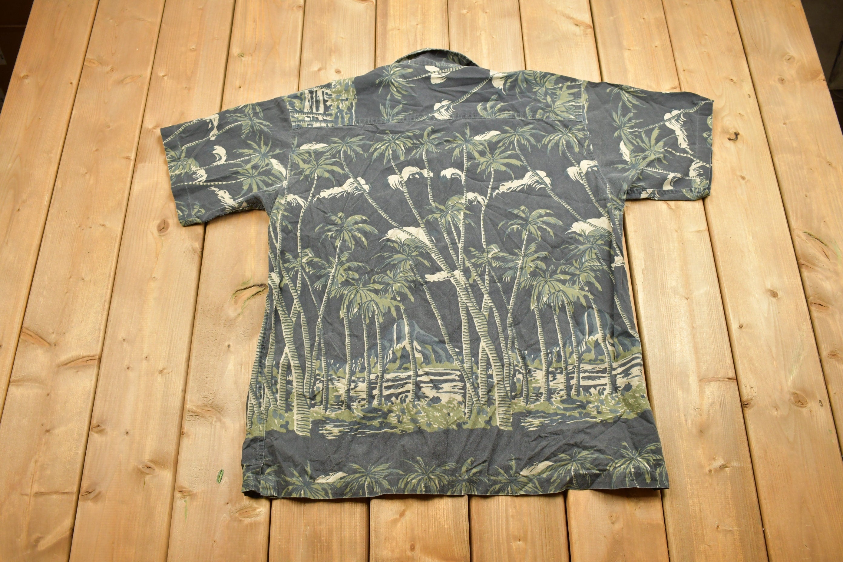 Vintage 1980s No Boundaries Hawaiian Button Up Shirt