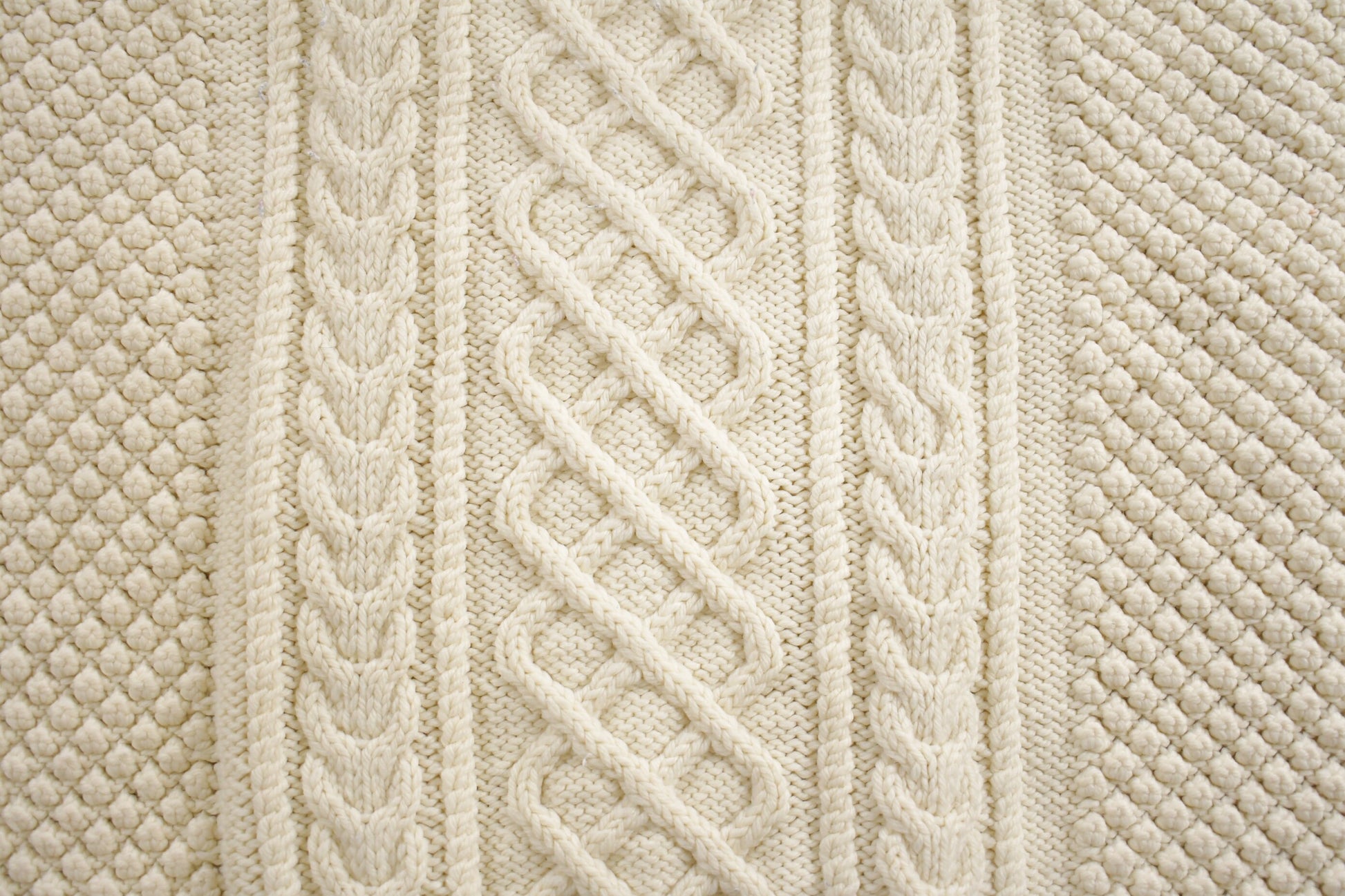 Vintage 1980s Wool Cable Knit Turtle Neck Sweater / Vintage Crewneck / Abstract Patterns / Streetwear