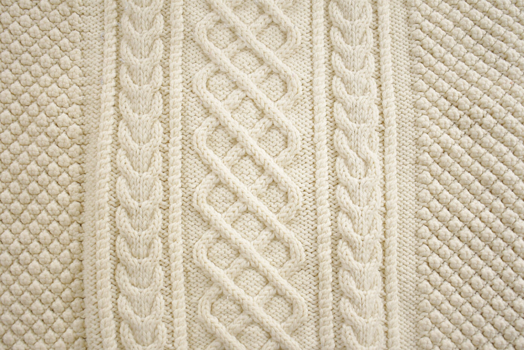 Vintage 1980s Wool Cable Knit Turtle Neck Sweater /