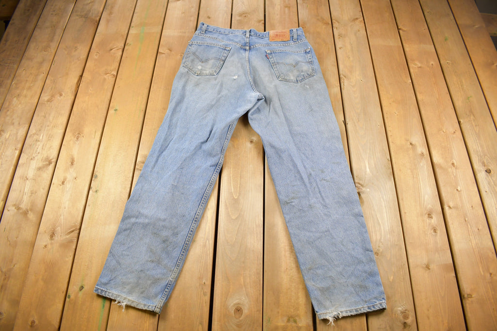 Vintage 1990s Levi's 550 Relaxed Fit Light Wash Jeans Size 34 x 30