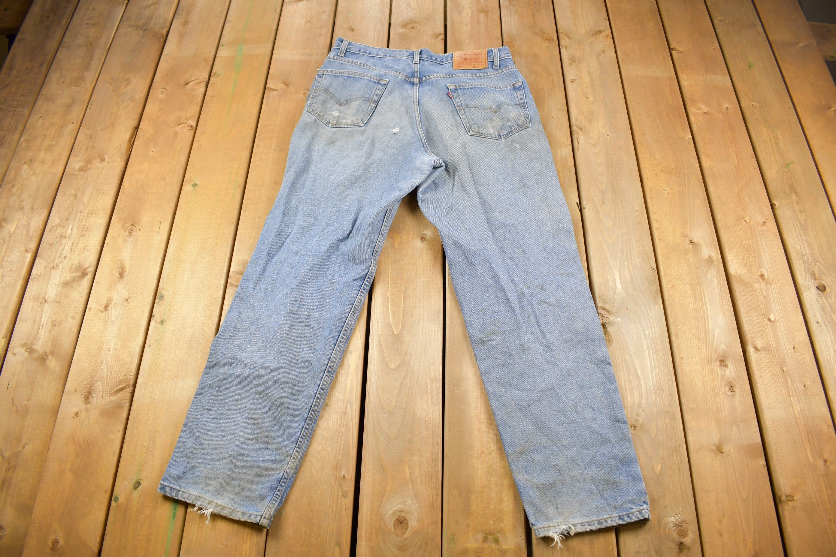 Vintage 1990s Levi's 550 Relaxed Fit Light Wash Jeans Size 34 x 30