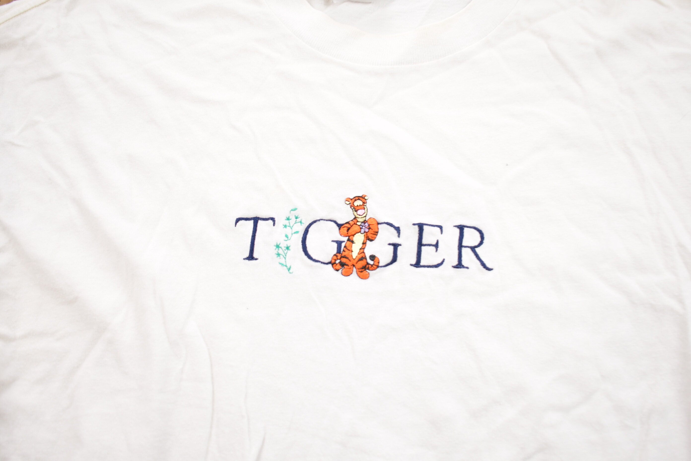 Vintage 1990s Tigger Embroidered Graphic T-Shirt