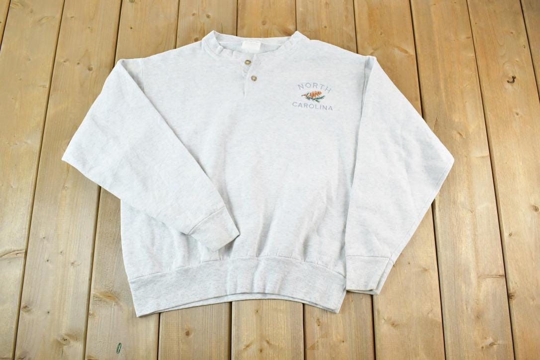 Vintage 1990s North Carolina Souvenir Quarter Button Crewneck Sweatshirt Made In USA