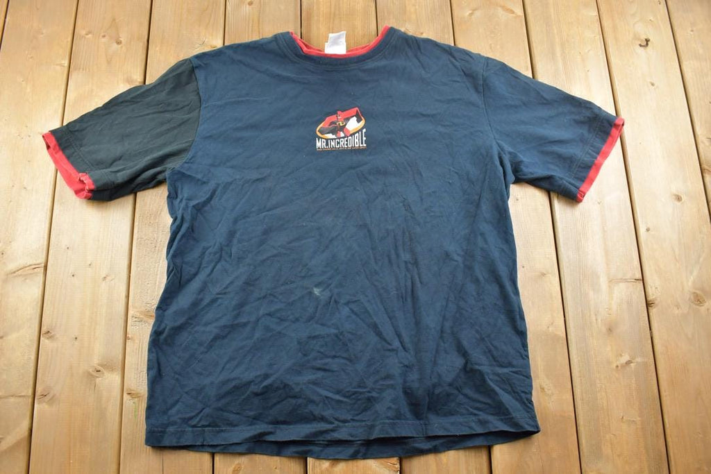 Vintage 2004 Disney Incredibles Movie Mr Incredible Graphic T-Shirt