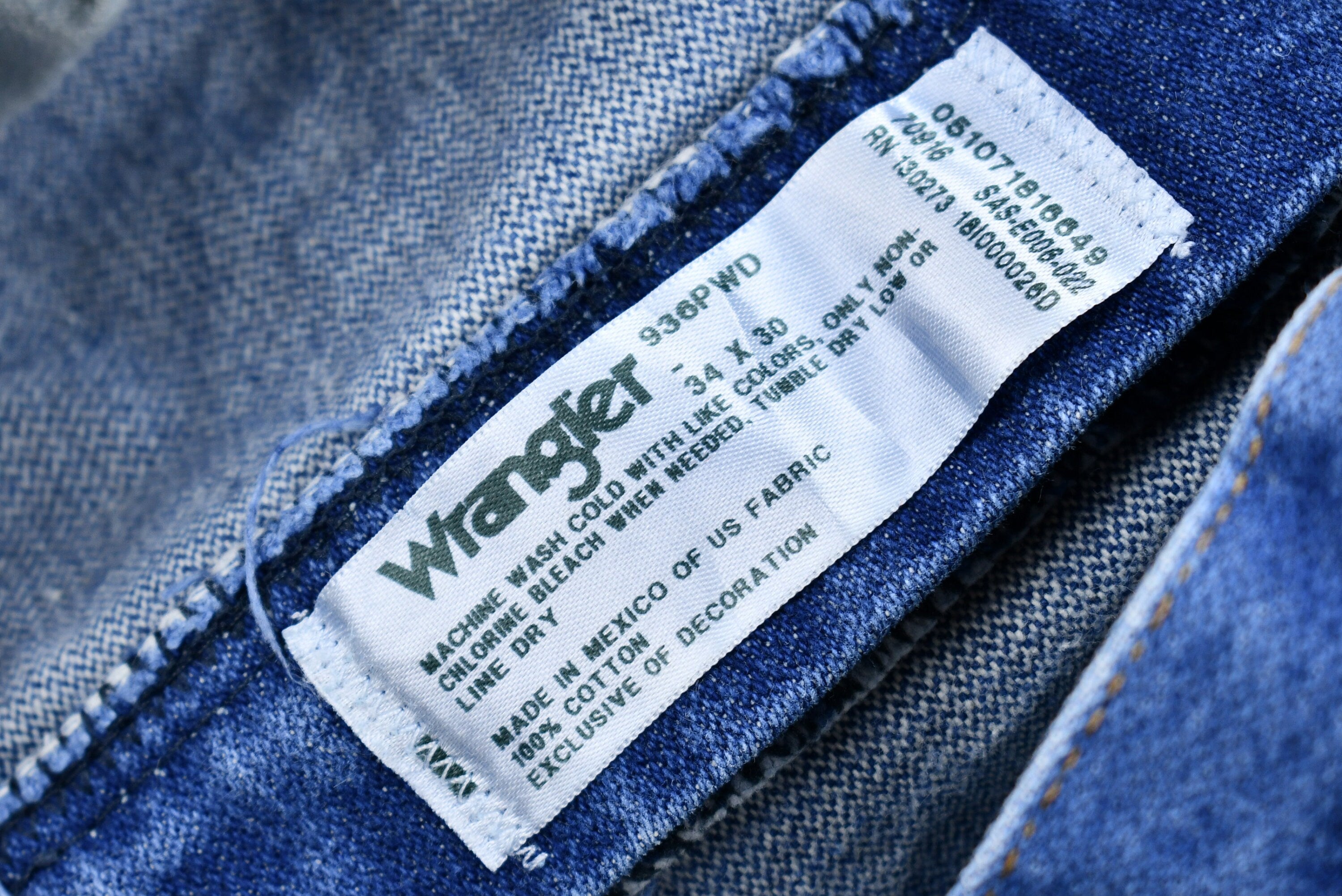Vintage Early 1990s Wrangler Light Wash Relaxed Straight Leg Jeans