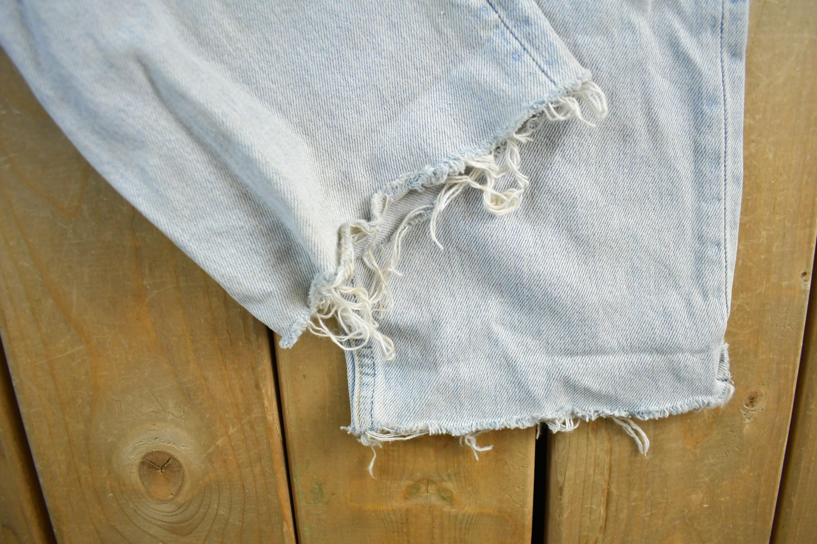 Vintage 1990s Levi's Distressed 501 Denim Jeans Size 32 x 30