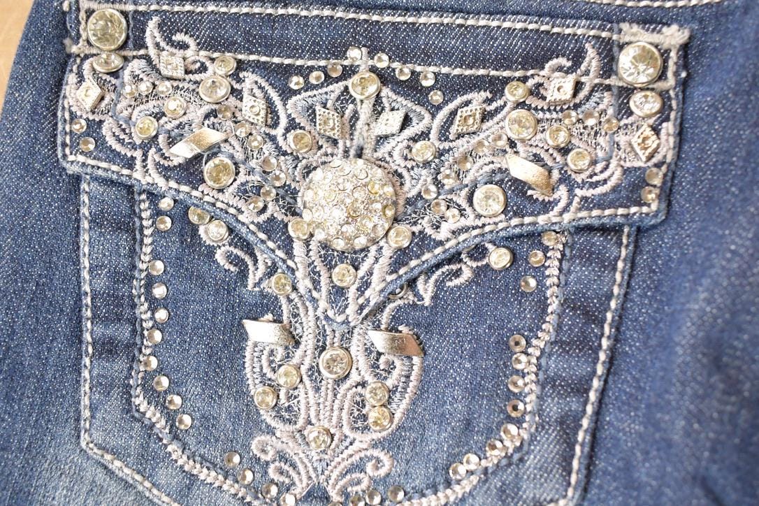Vintage Deadstock Y2K Grace In LA Bedazzled Bootcut Low Rise Skinny Jeans Women's Size 27 x 32