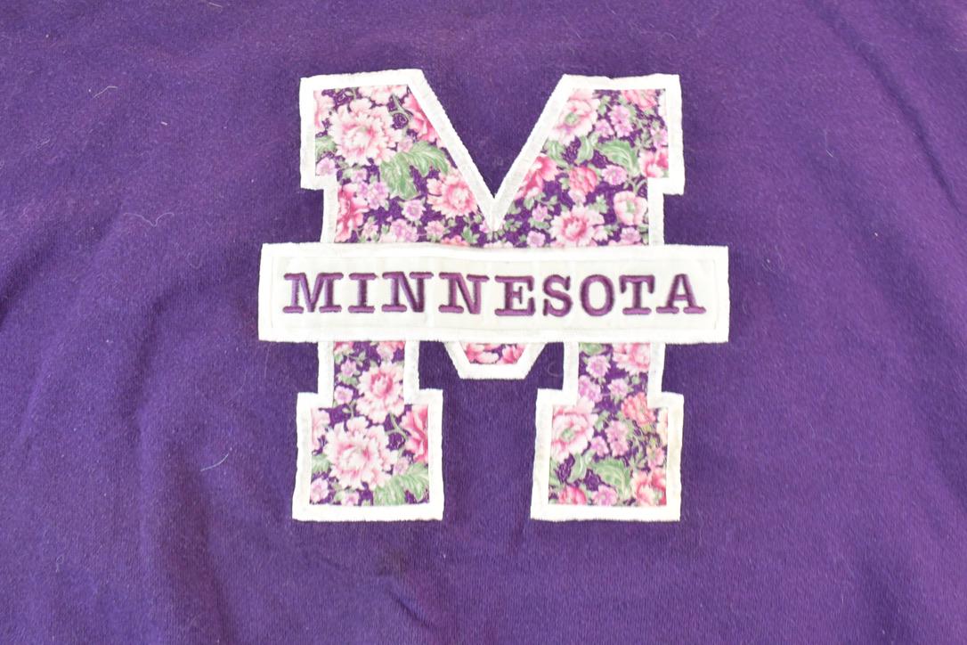 Vintage 1990s Minnesota Cute Embroidered M Double Collar Crew Neck Sweater