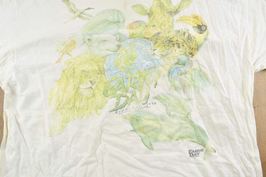 Vintage 1994 Earth Day National Wildlife Graphic T-Shirt