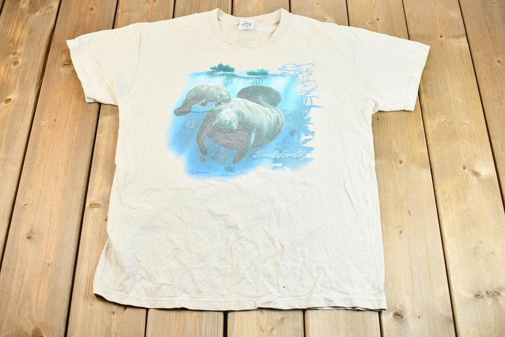 Vintage 2000s Wild Oats Sea World Graphic Manatee T-Shirt