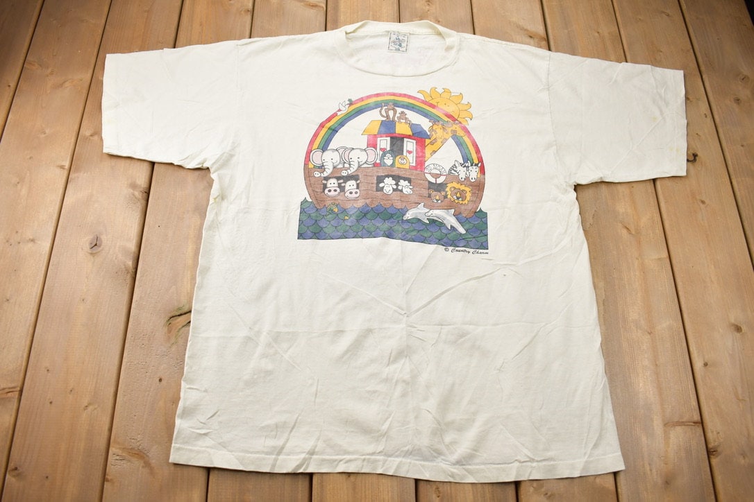 Vintage 1990s Animals on a Boat rainbow Graphic T-Shirt