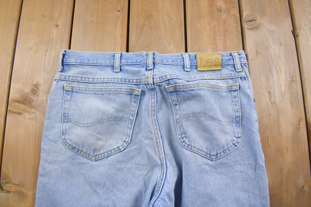 Vintage 1990's Lee Blue Light Wash Knee Distressing Jeans 32 x 32